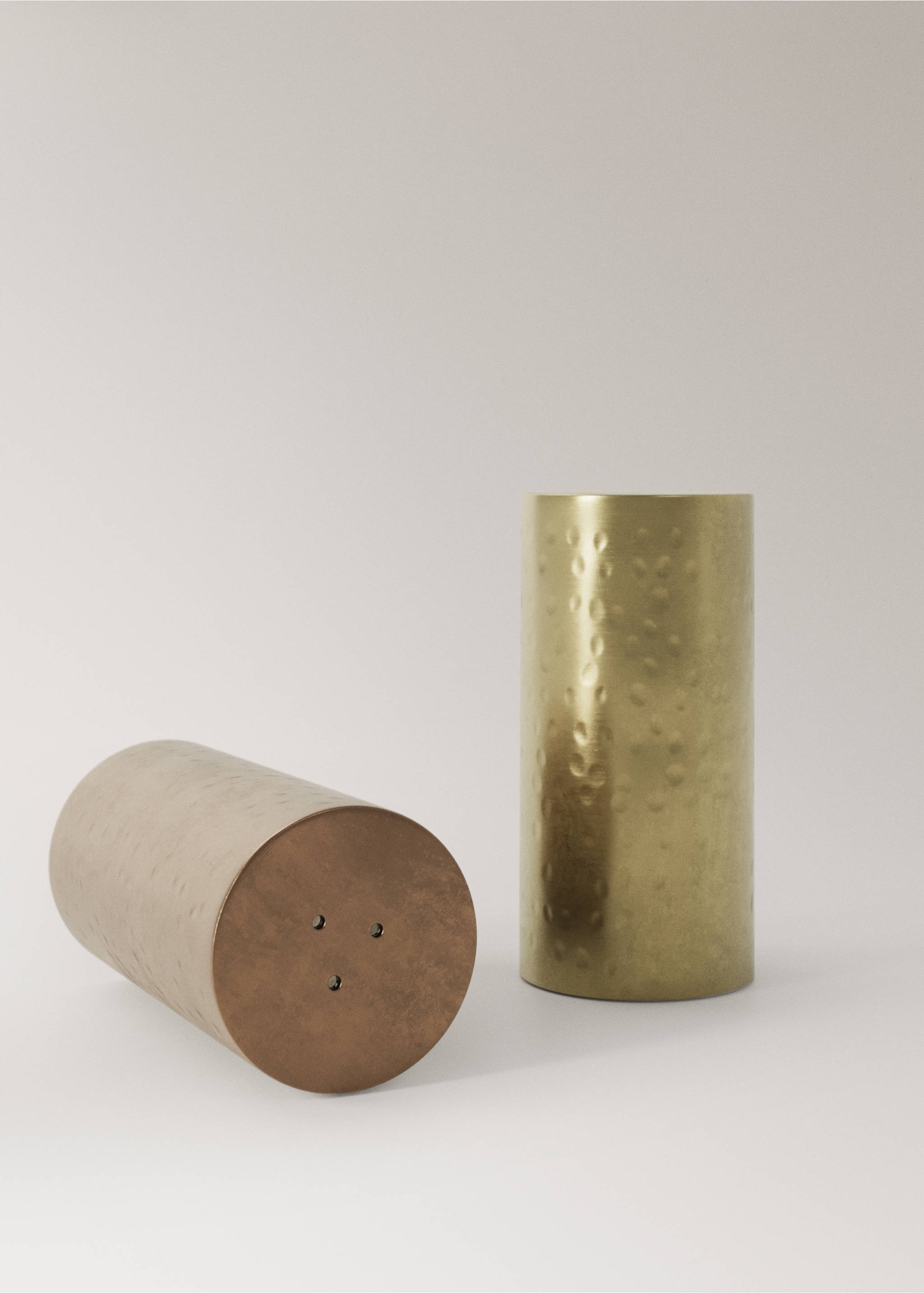 Stainless steel salt and pepper shakers - Details of the article 1, Copper. Ref: 37053300-00.