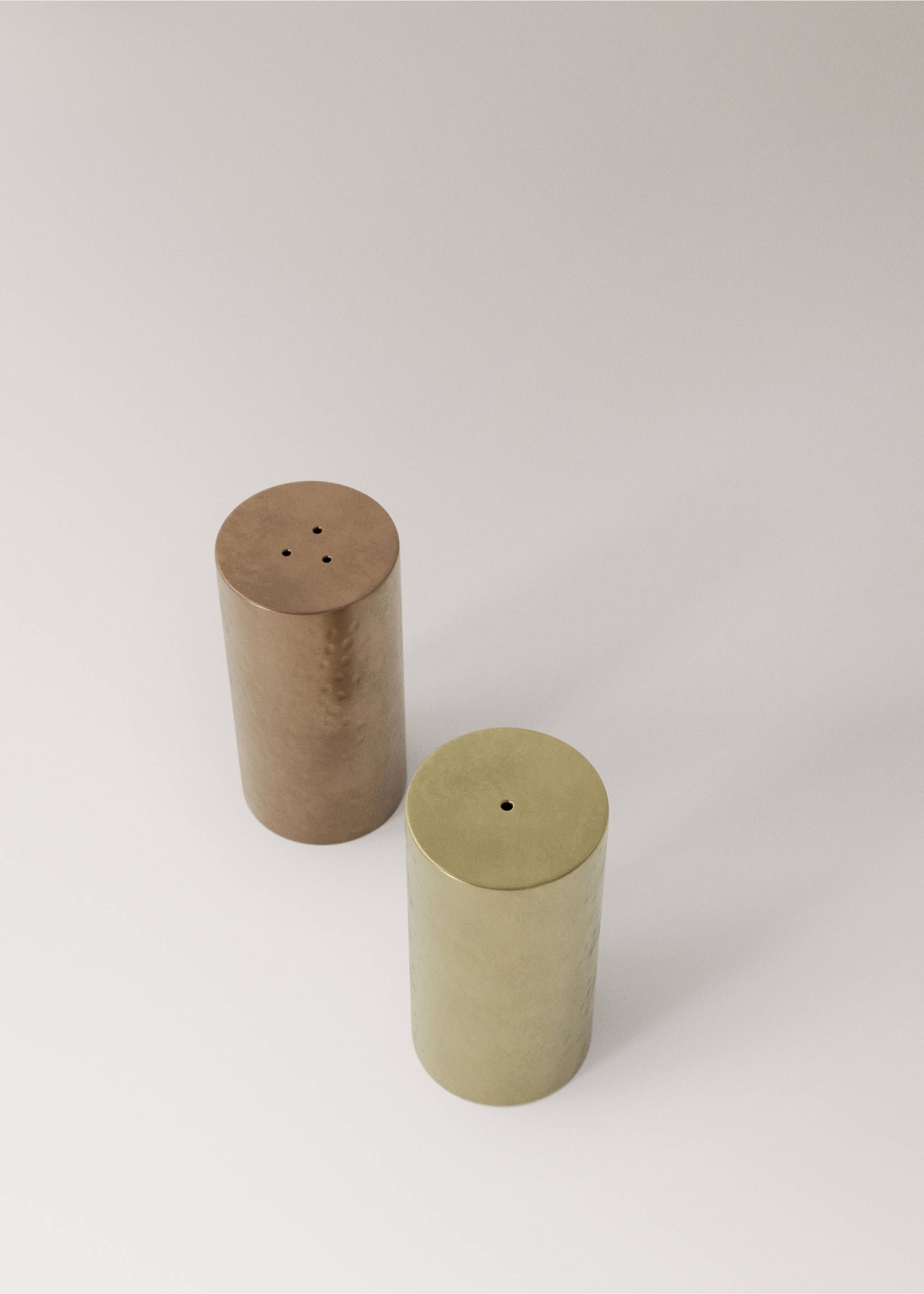 Stainless steel salt and pepper shakers - Details of the article 2, Copper. Ref: 37053300-00.