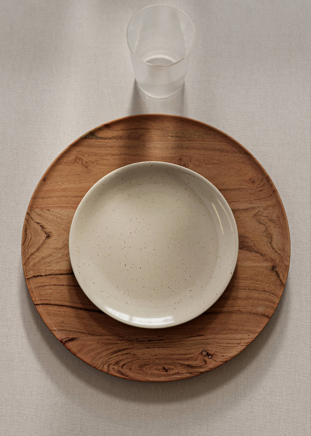 Wooden charger plate with cut-out detail on the edge — Brown