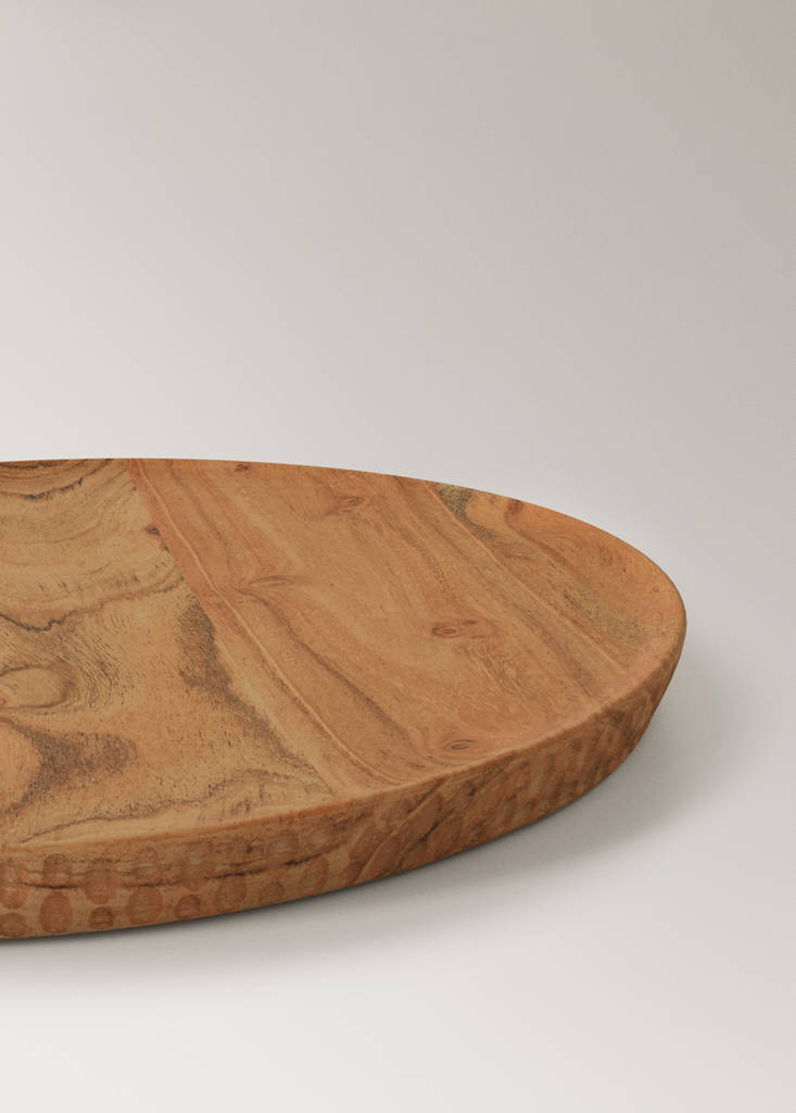 Wooden charger plate with cut-out detail on the edge — Brown