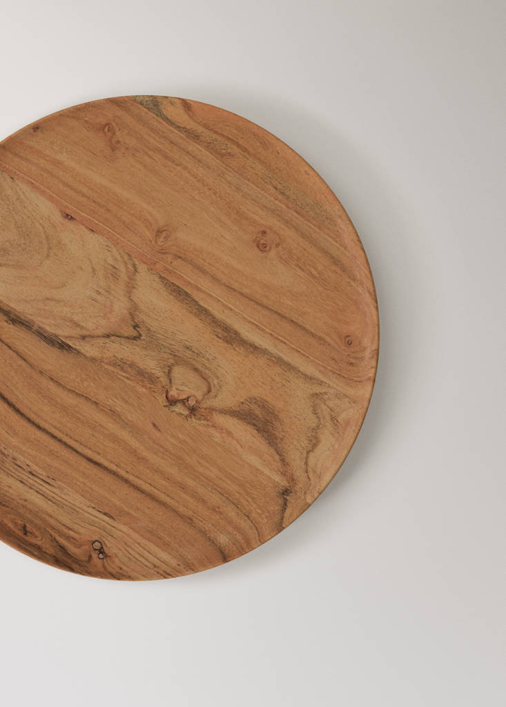 Wooden charger plate with cut-out detail on the edge — Brown