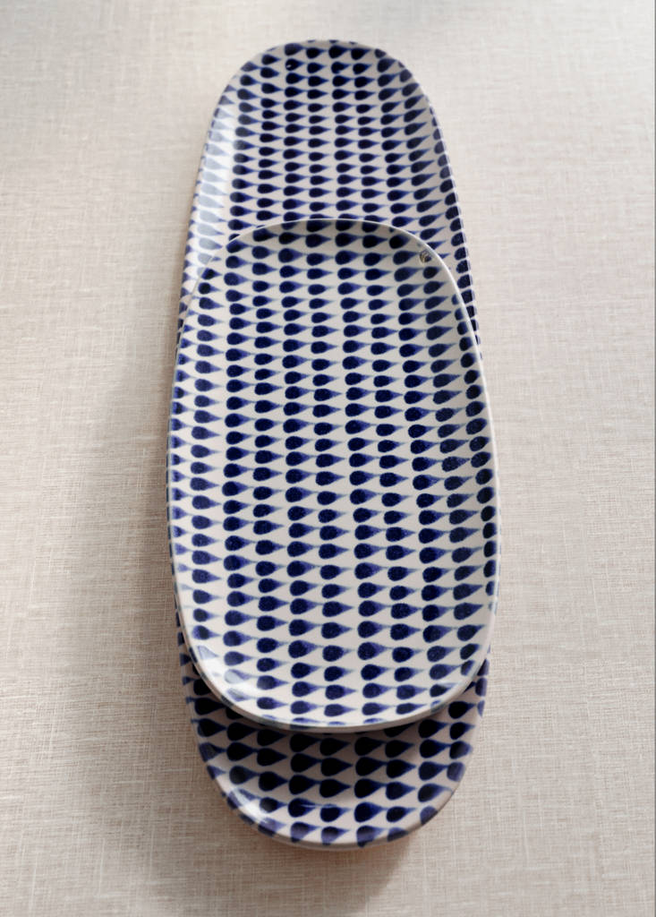 Small printed oval stoneware dish — Night Blue
