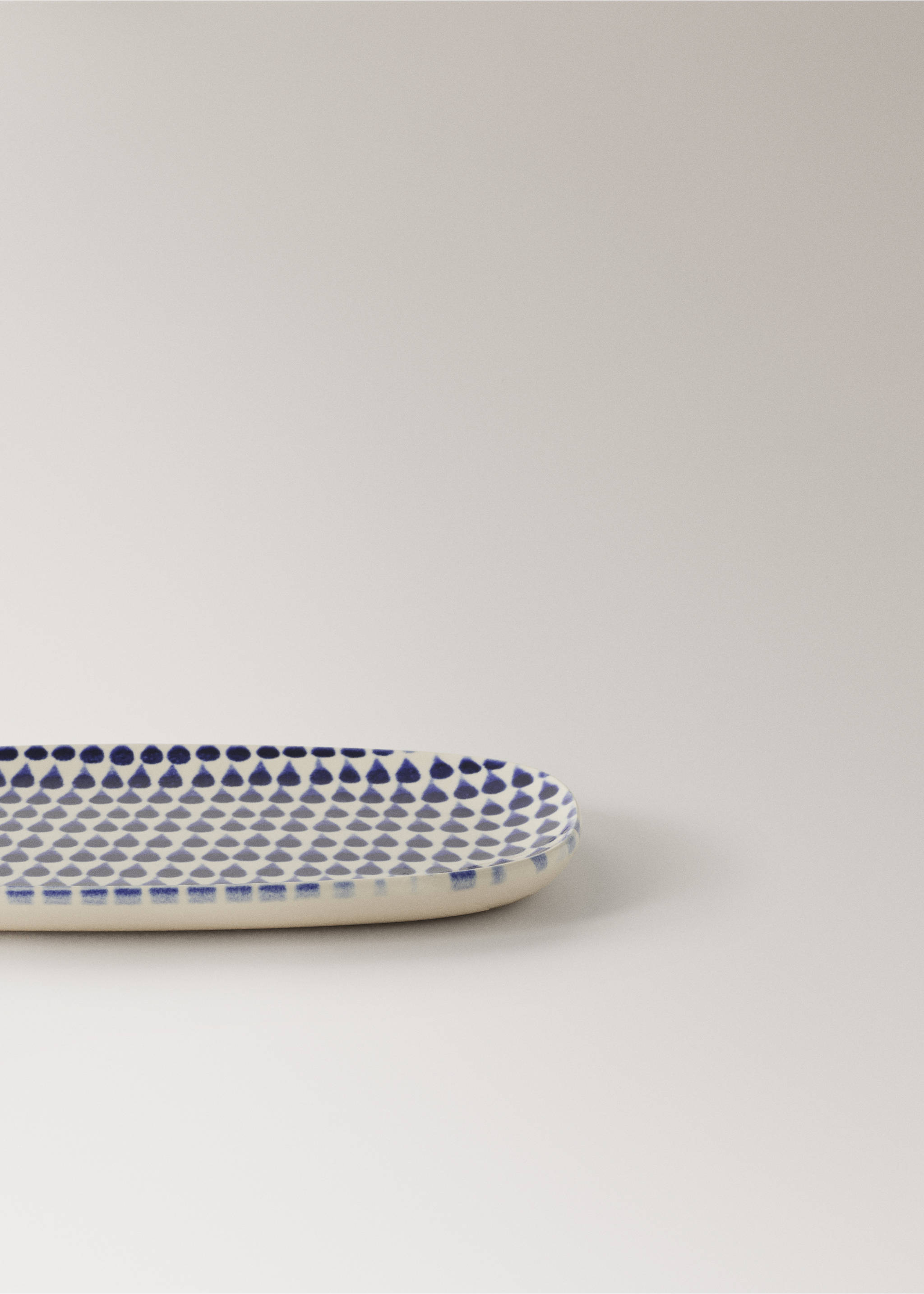 Small printed oval stoneware dish - Details of the article 1, Night Blue. Ref: 37053311-00.