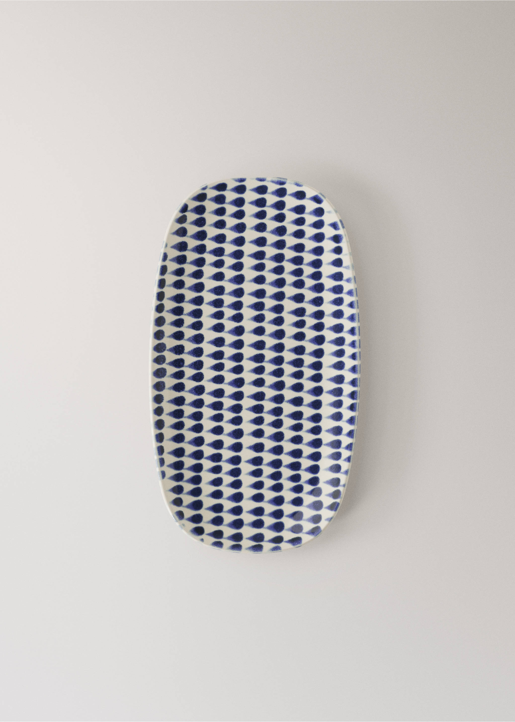 Small printed oval stoneware dish - Article without model, Night Blue. Ref: 37053311-00.
