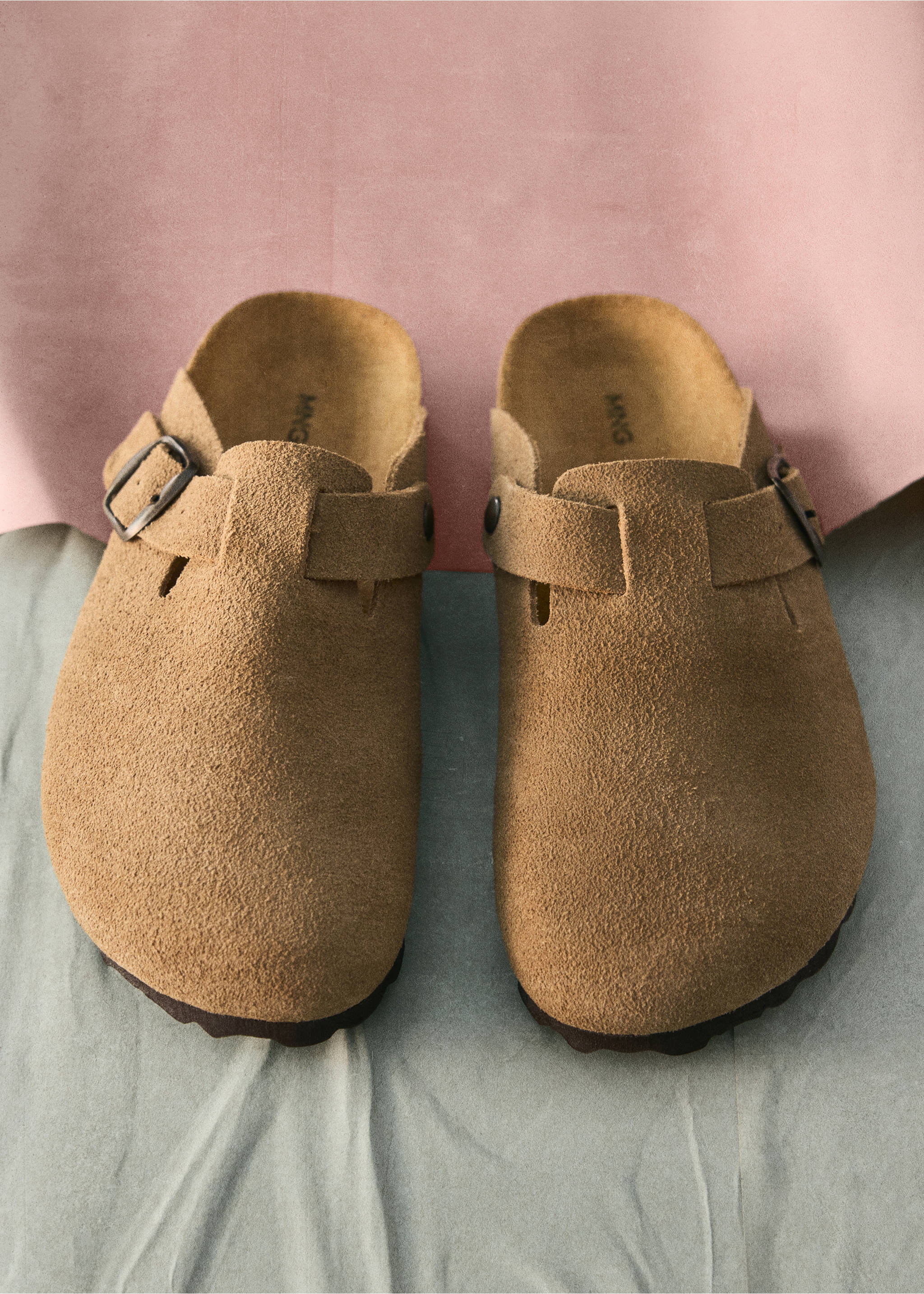 Brown suede children's clogs with adjustable buckle straps., Brown. Ref: 37053320-00.