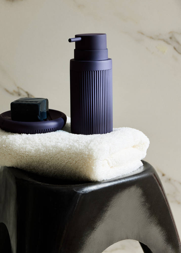 Striped resin soap dispenser — Blue