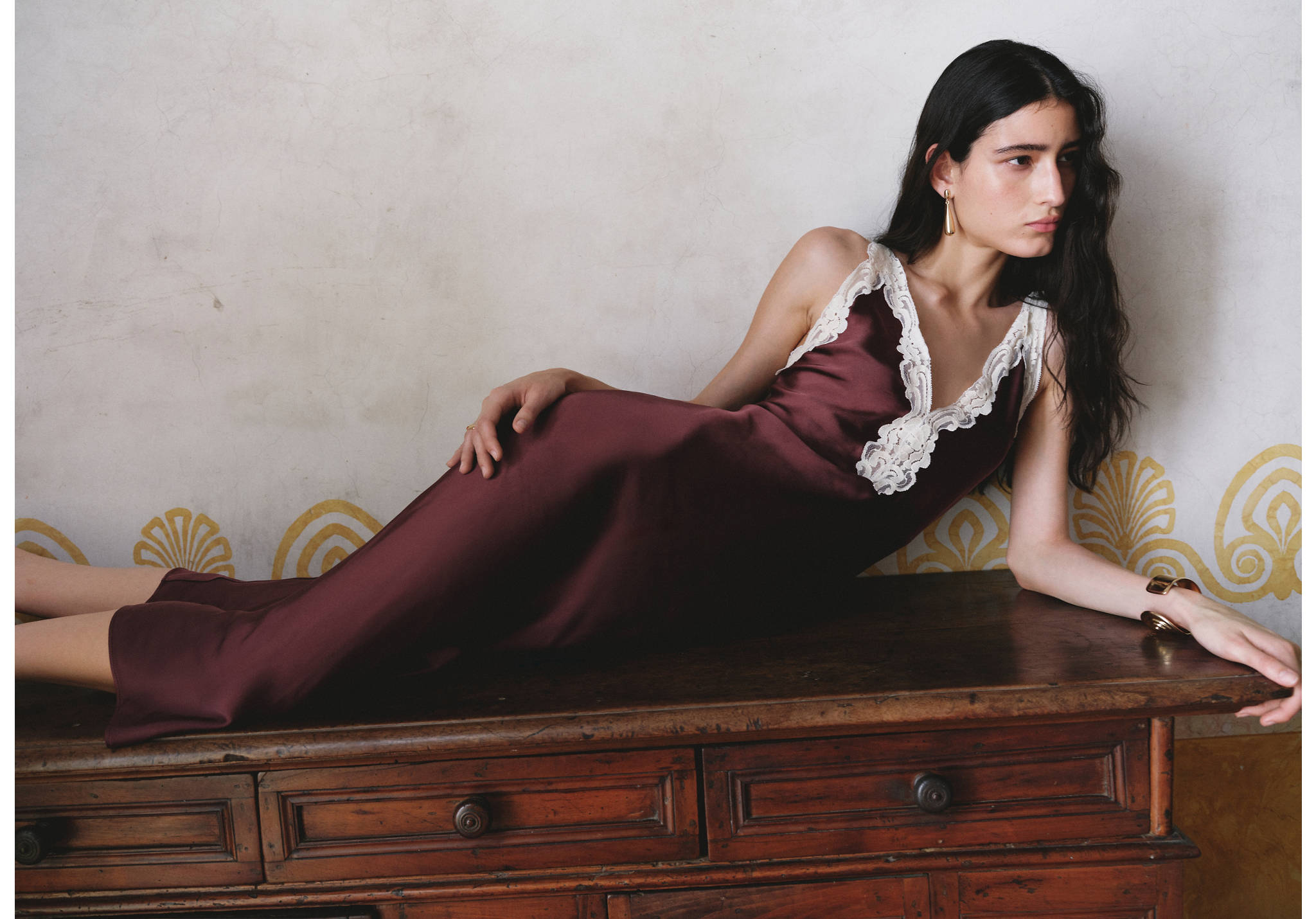 Vestido satinado encaje - Plano panorámico
