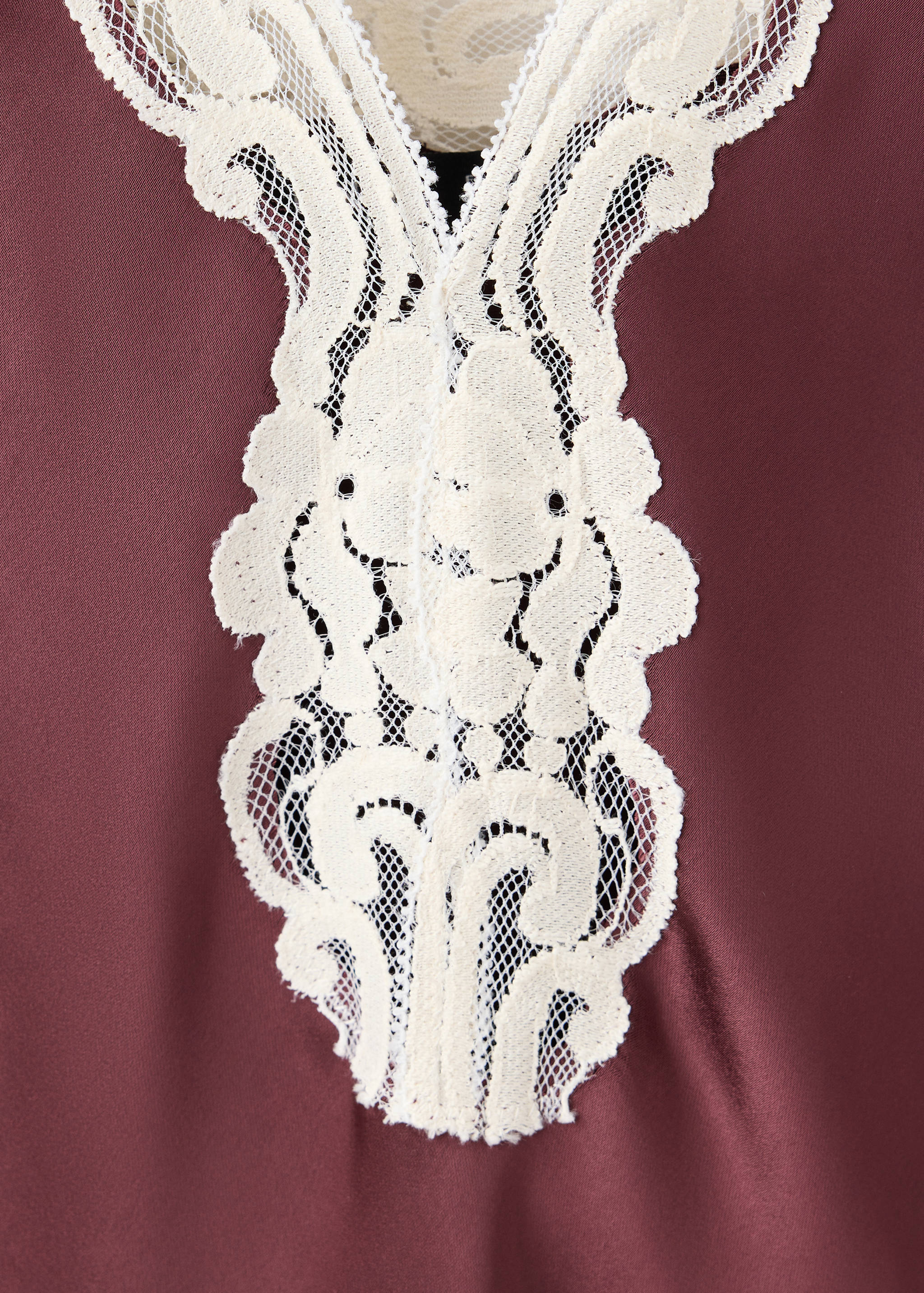 Robe satinée en dentelle - Détail de l'article 8