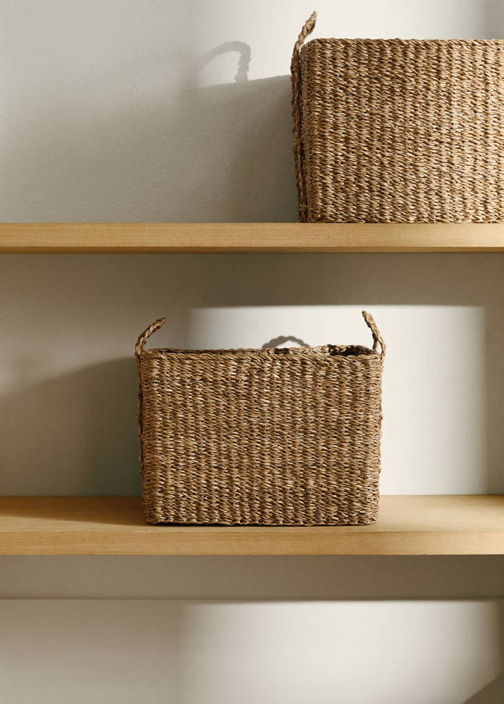 Medium braided seagrass basket with handles — Brown