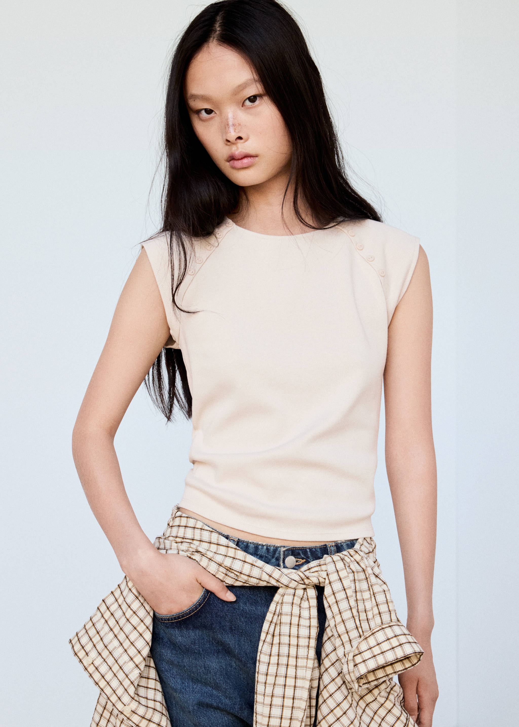 Button-detail T-shirt - Details of the article 3