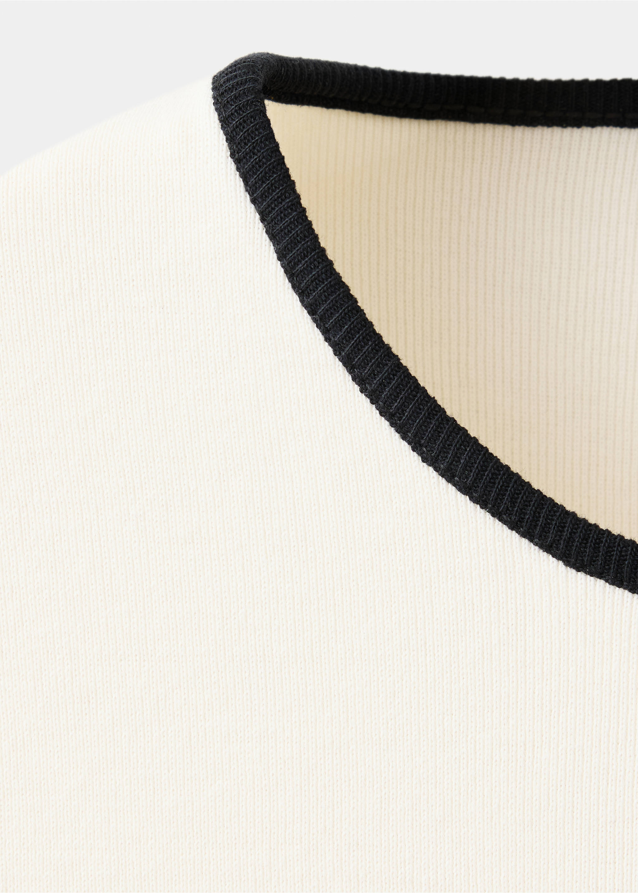 Cotton t-shirt with contrasting trim - Details of the article 8, Ecru. Ref: 37054076-00.