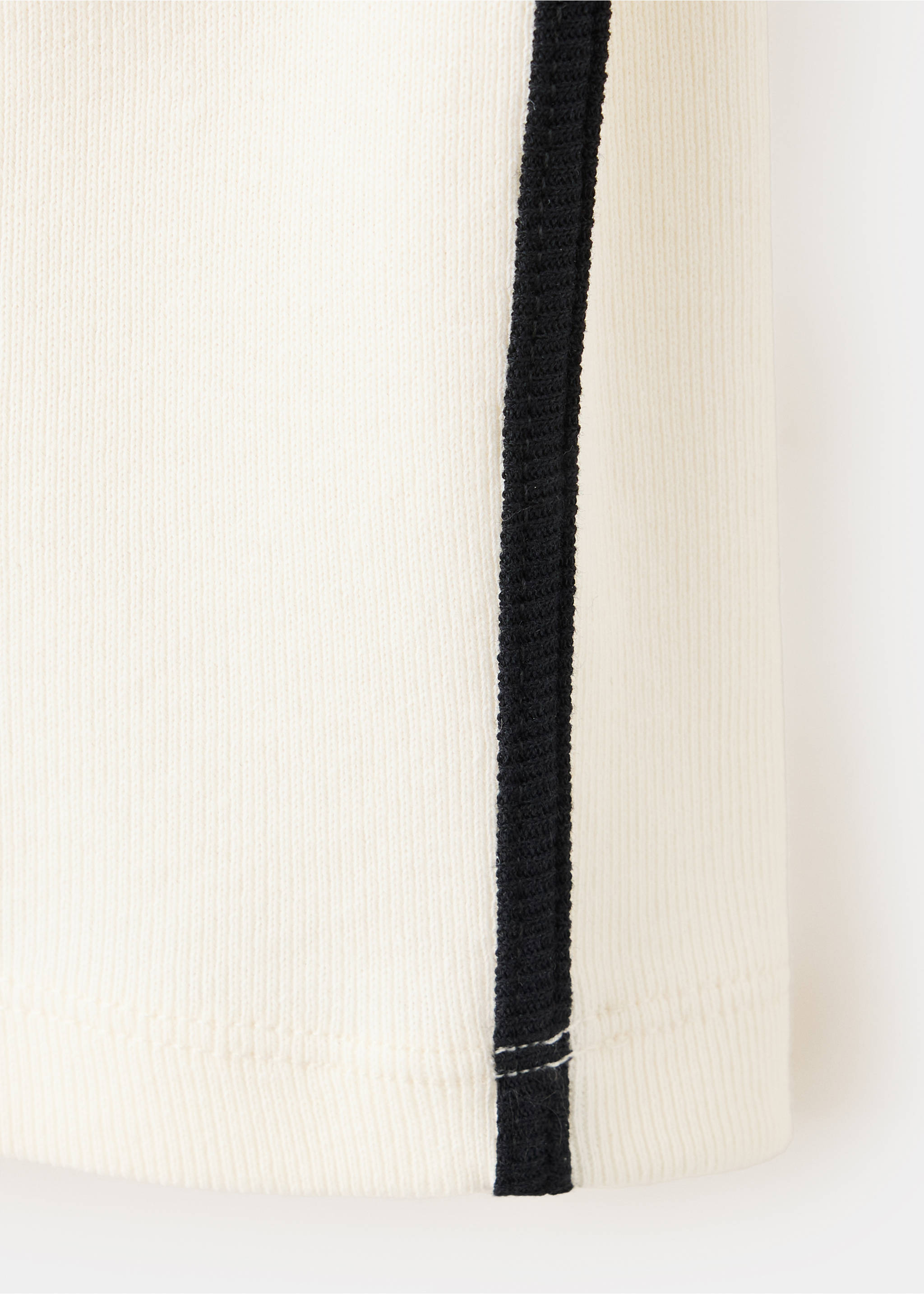 Cotton t-shirt with contrasting trim - Details of the article 0, Ecru. Ref: 37054076-00.