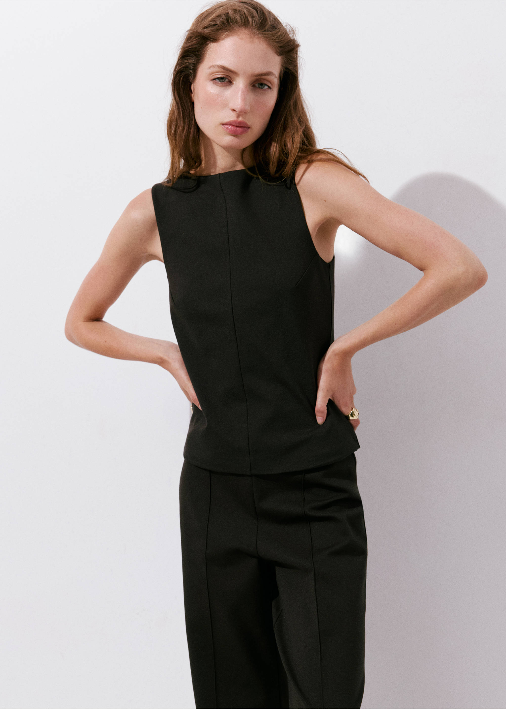 Pinstripe high-neck top - Details of the article 3, Brown. Ref: 37054078-00.