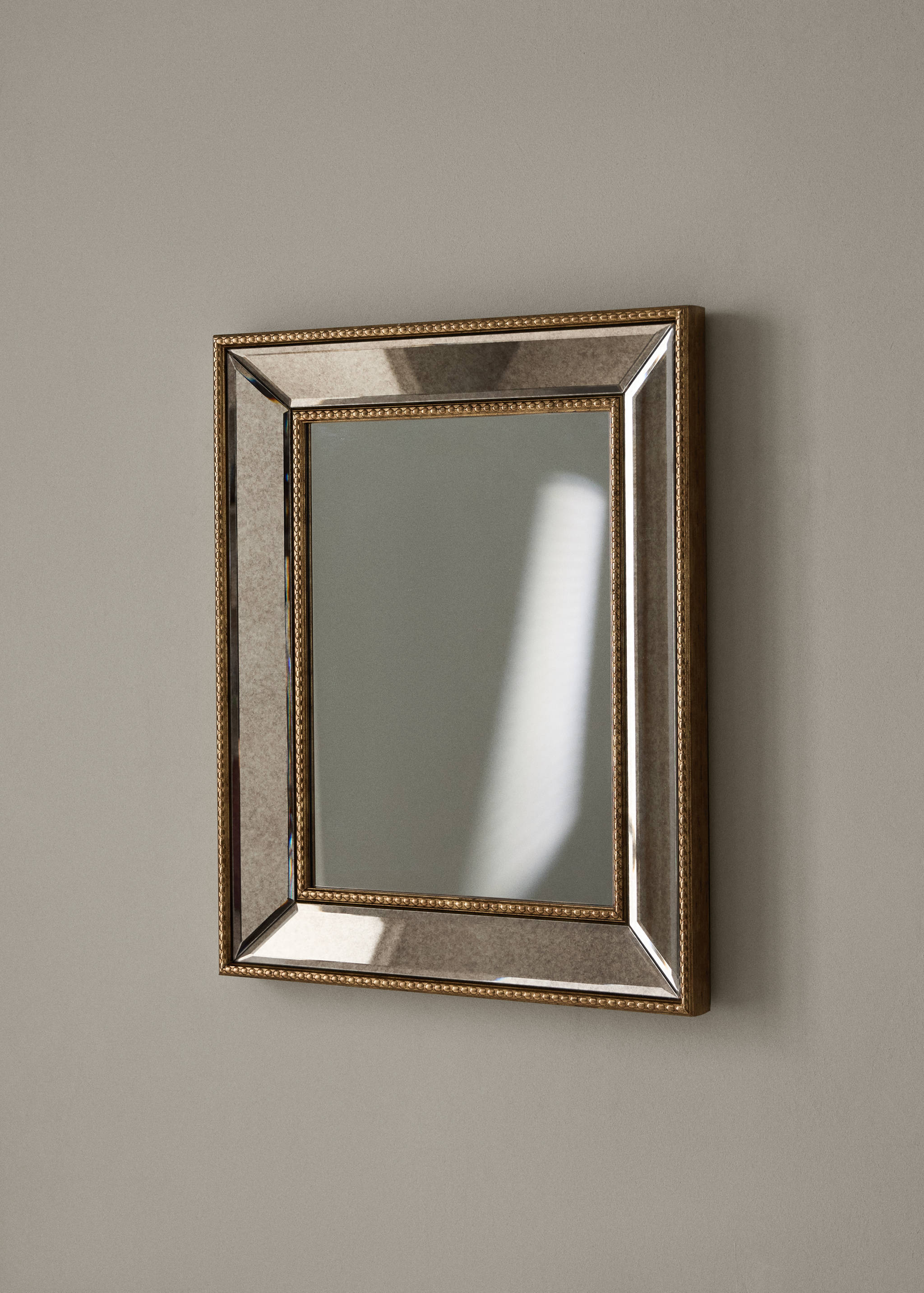 Bevelled wall mirror - General plane