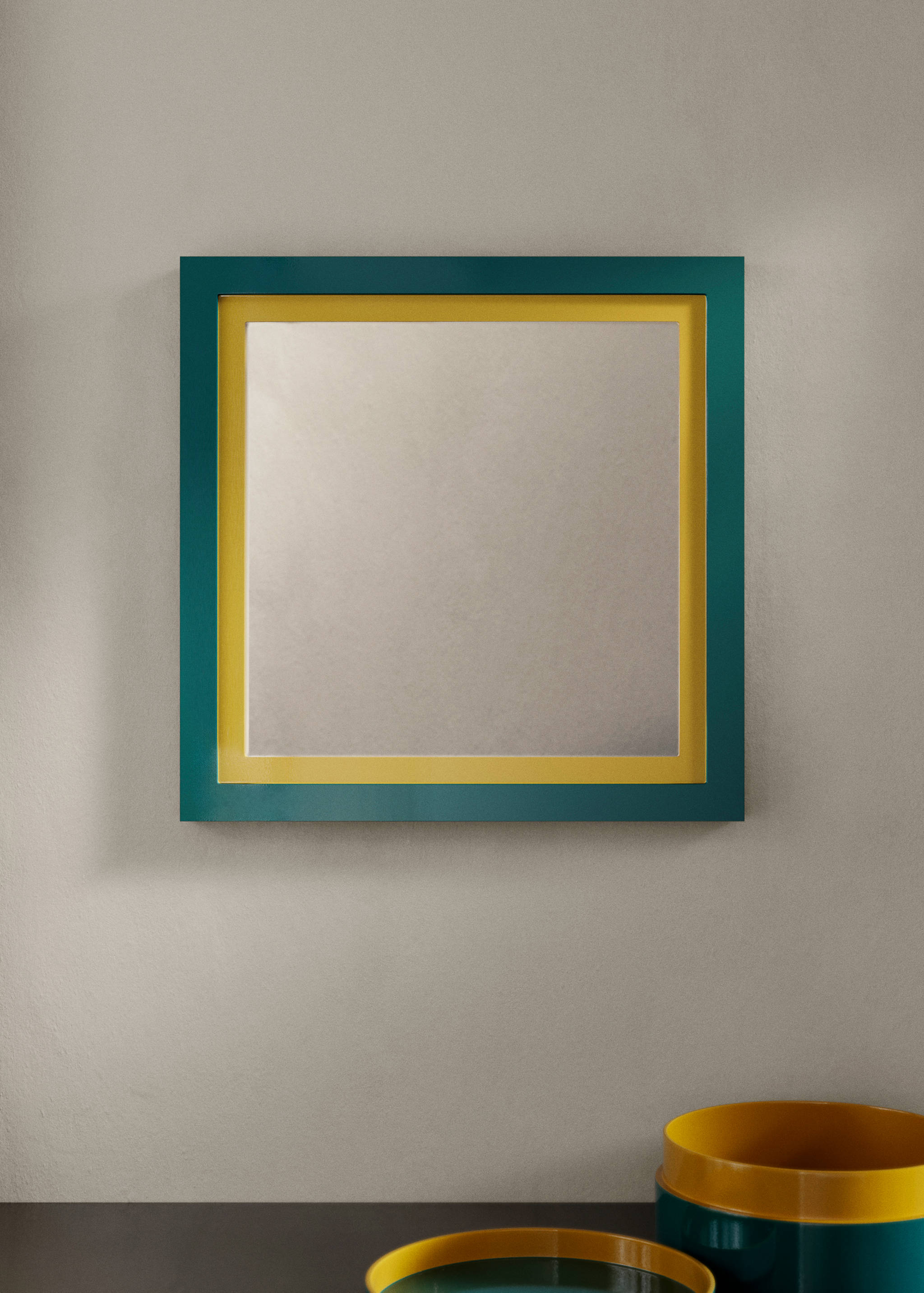 Medium-sized double mirror in lacquered colour - General plane