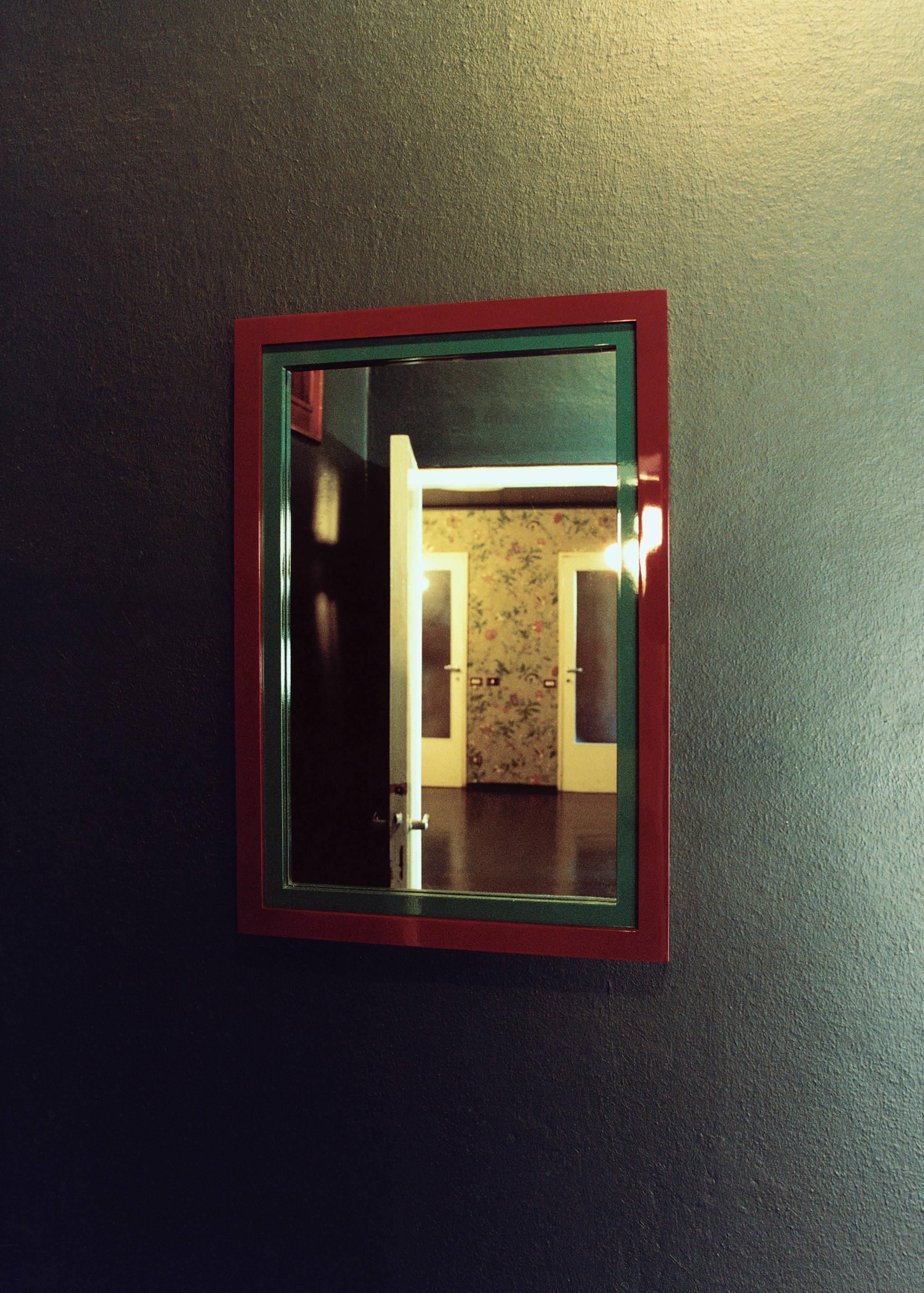 Large double-colour lacquered mirror - Details of the article 5
