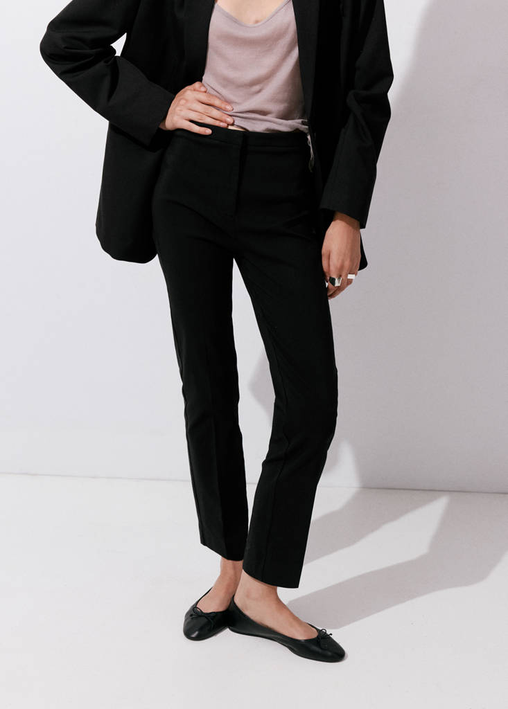 Straight-cut crop trousers — Black