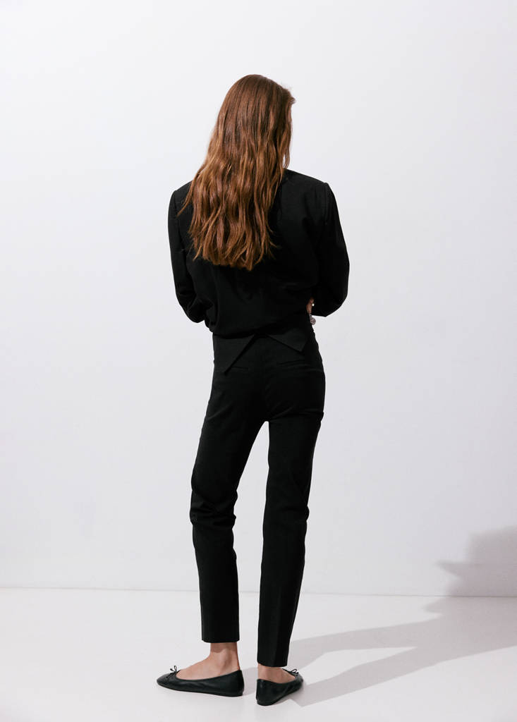 Straight-cut crop trousers — Black