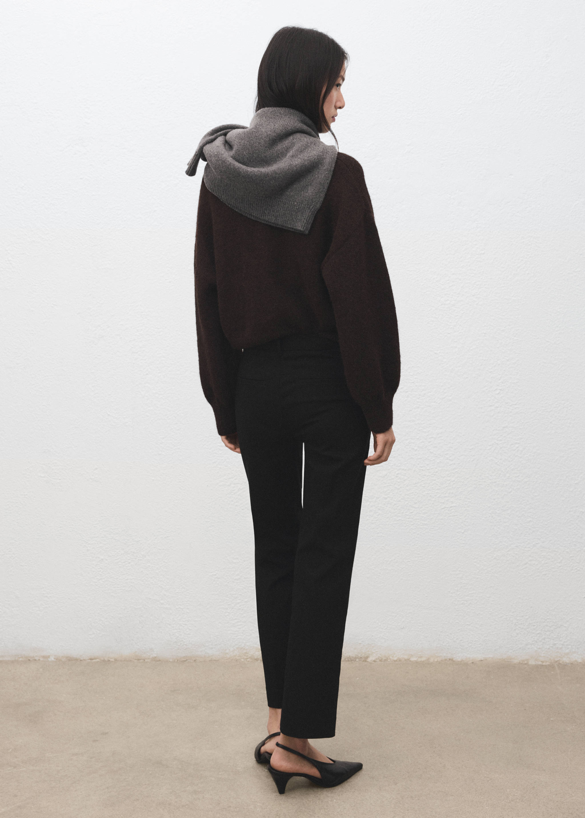 Straight-cut crop trousers - Reverse of the article