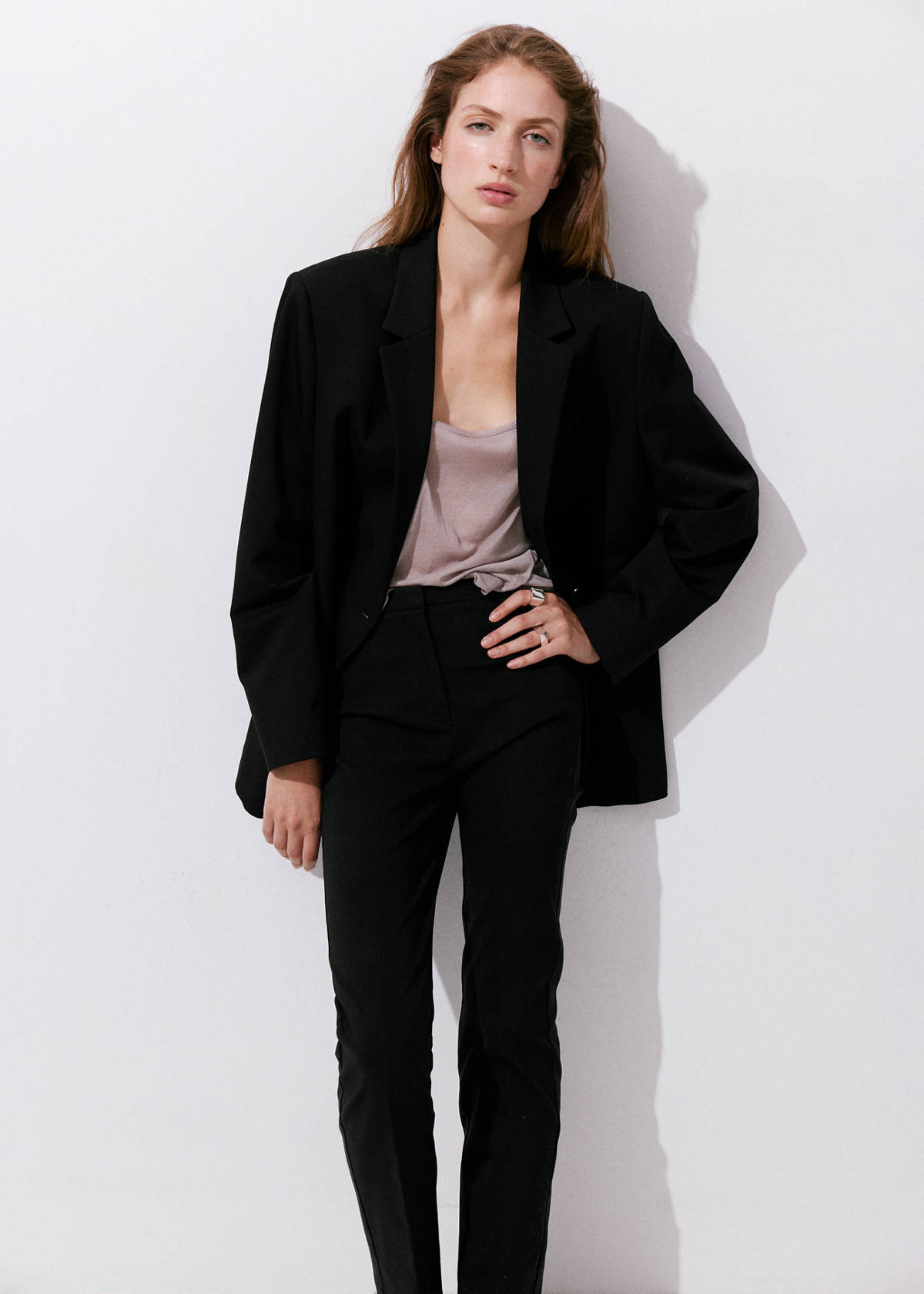 Straight-cut crop trousers — Black
