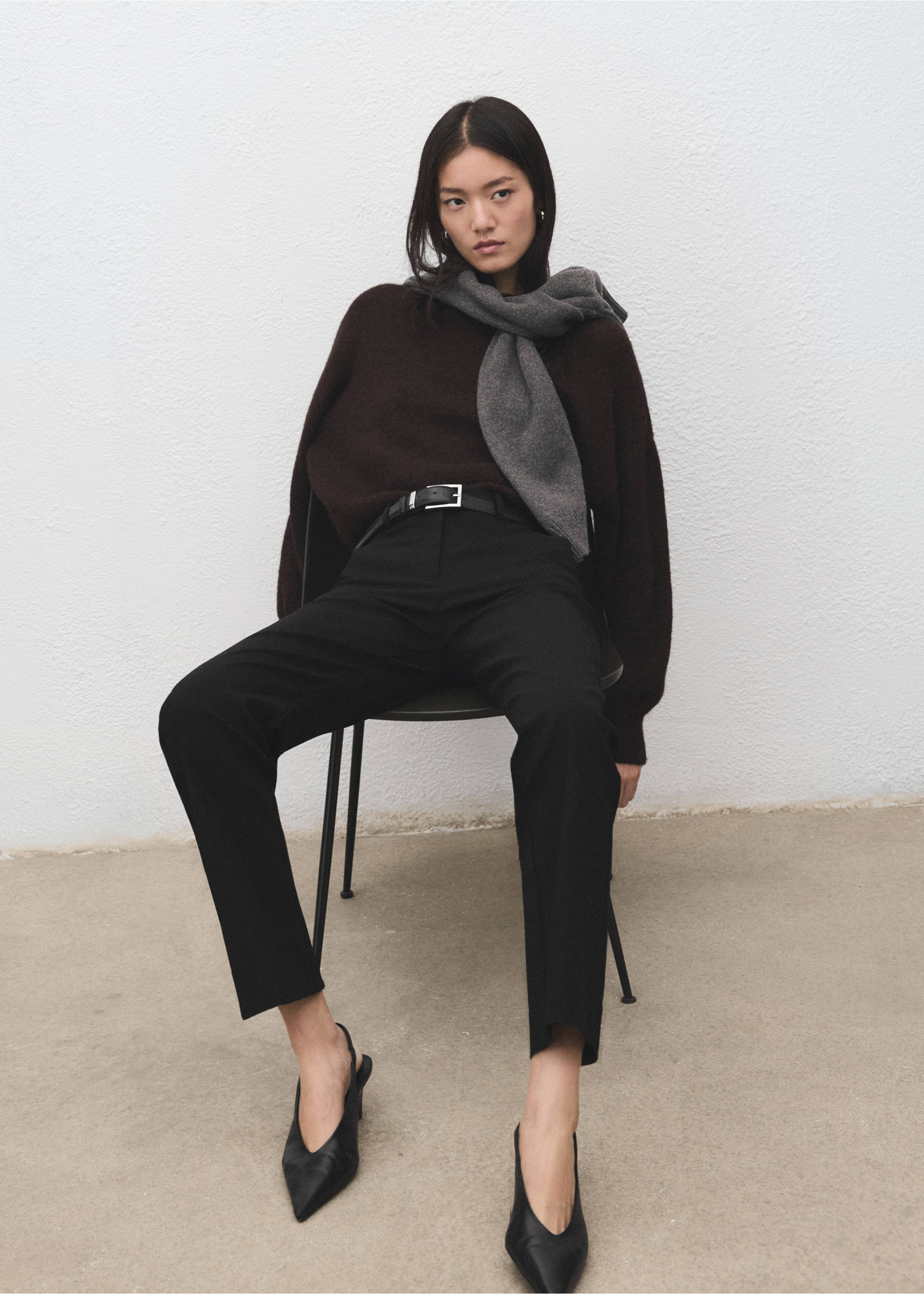 Straight-cut crop trousers - Details of the article 2, Black. Ref: 37054086-00.