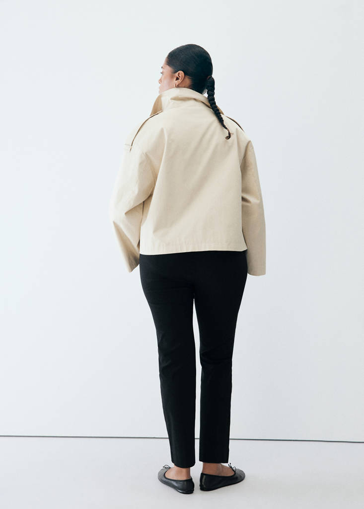 Straight-cut crop trousers — Black