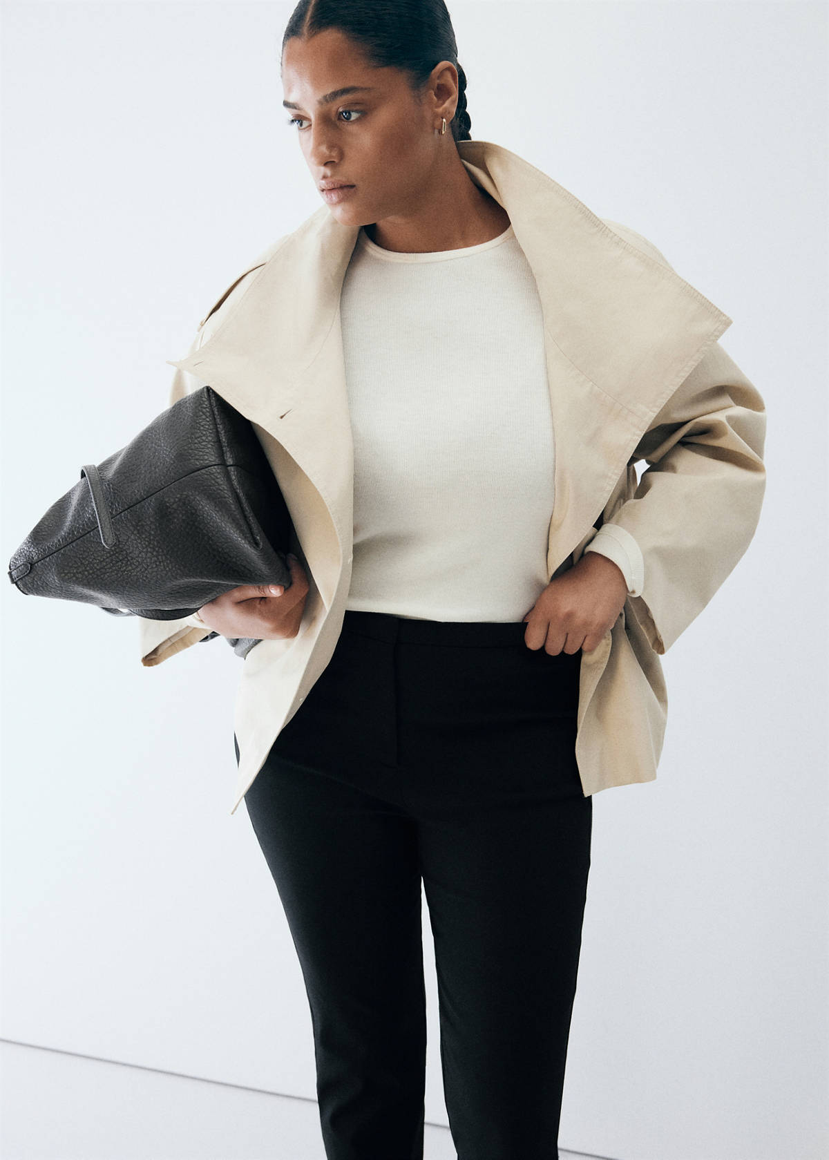 Straight-cut crop trousers — Black