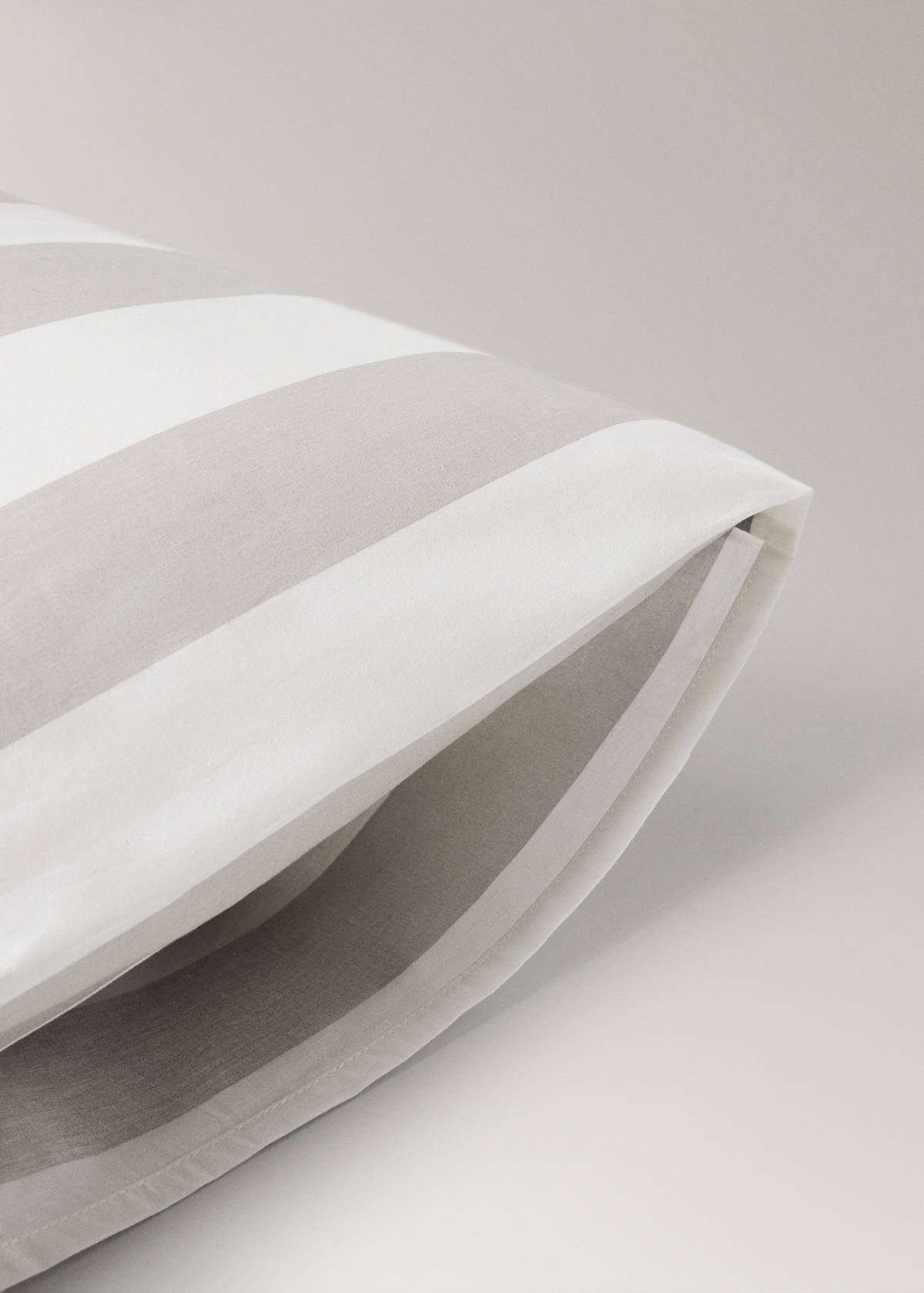 Two striped cotton pillowcases 50x75 cm — Sand