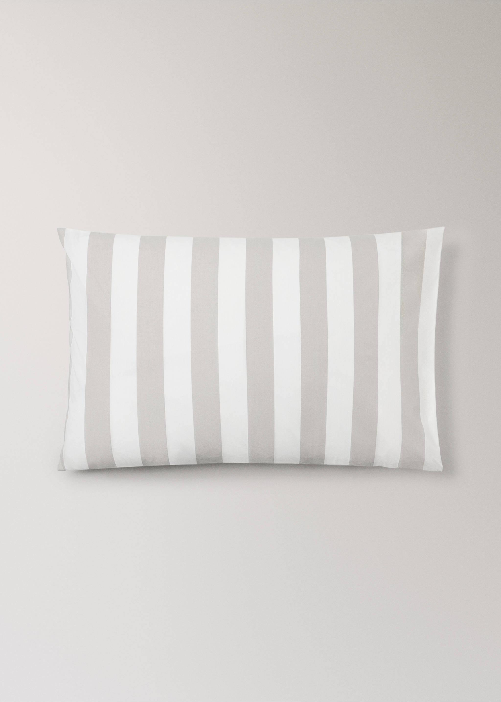 Two striped cotton pillowcases 50x75 cm - Article without model, Sand. Ref: 37054097-00.