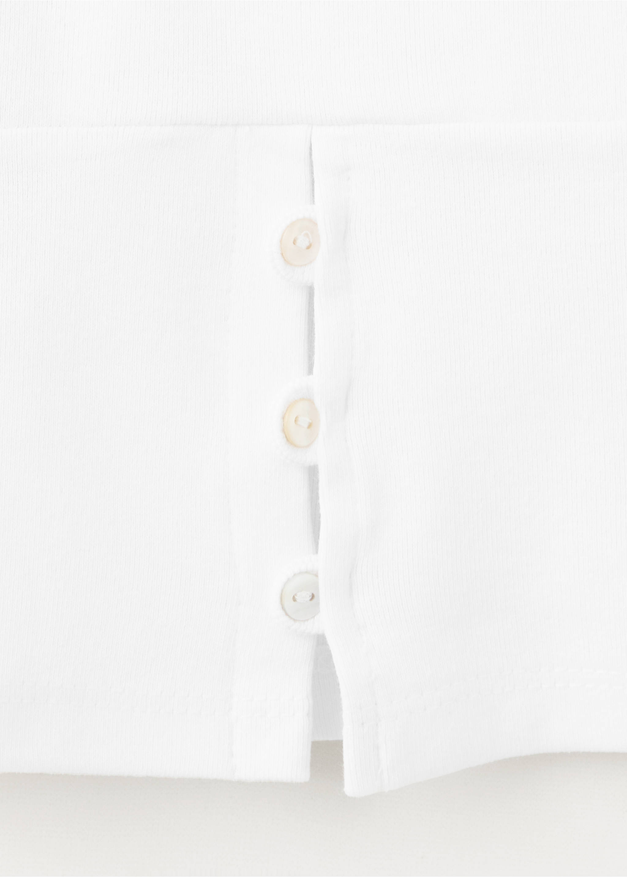 Asymmetric button detail t-shirt - Details of the article 8, Off White. Ref: 37054098-00.