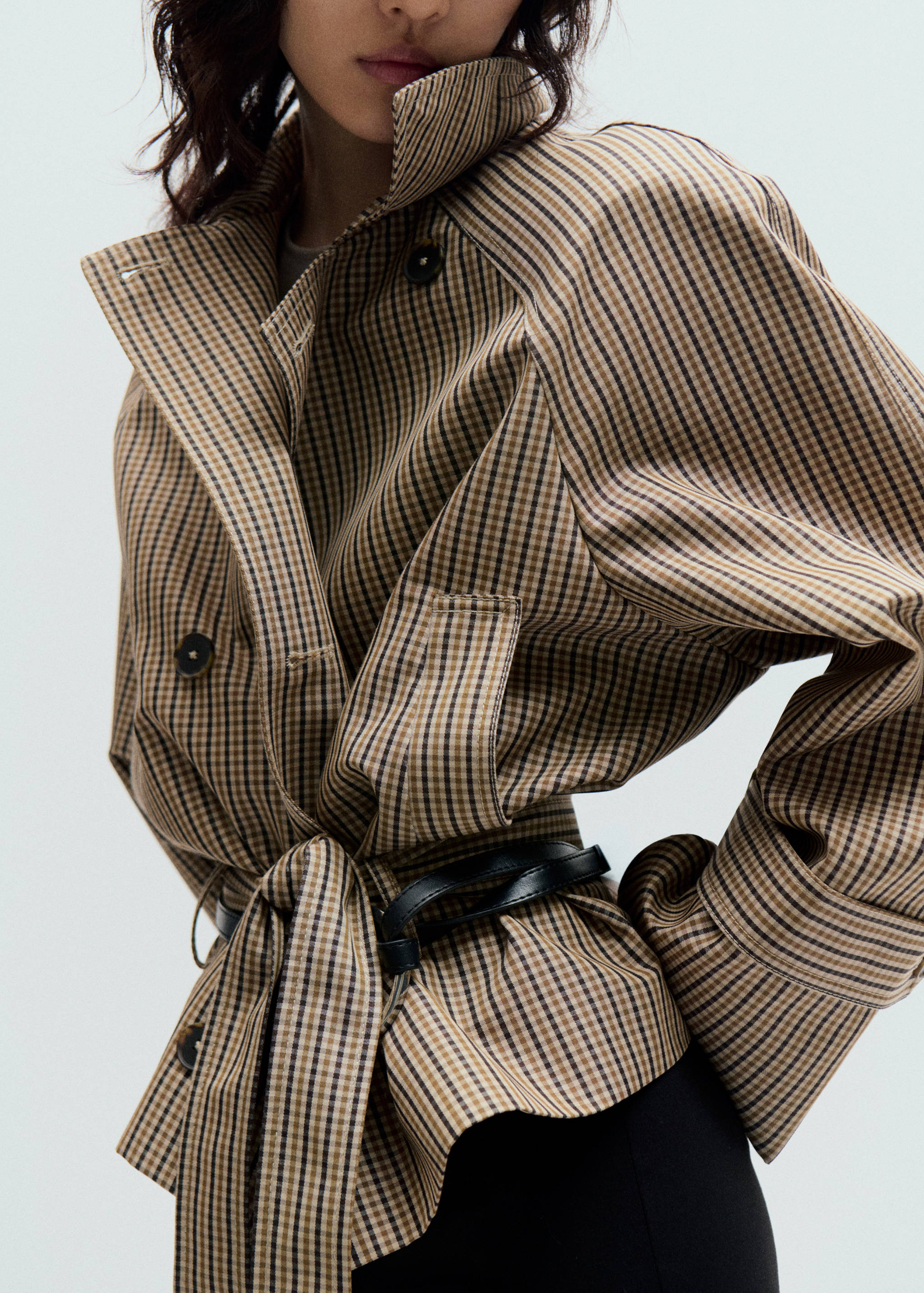 Short checked trench coat with belt - Details of the article 1