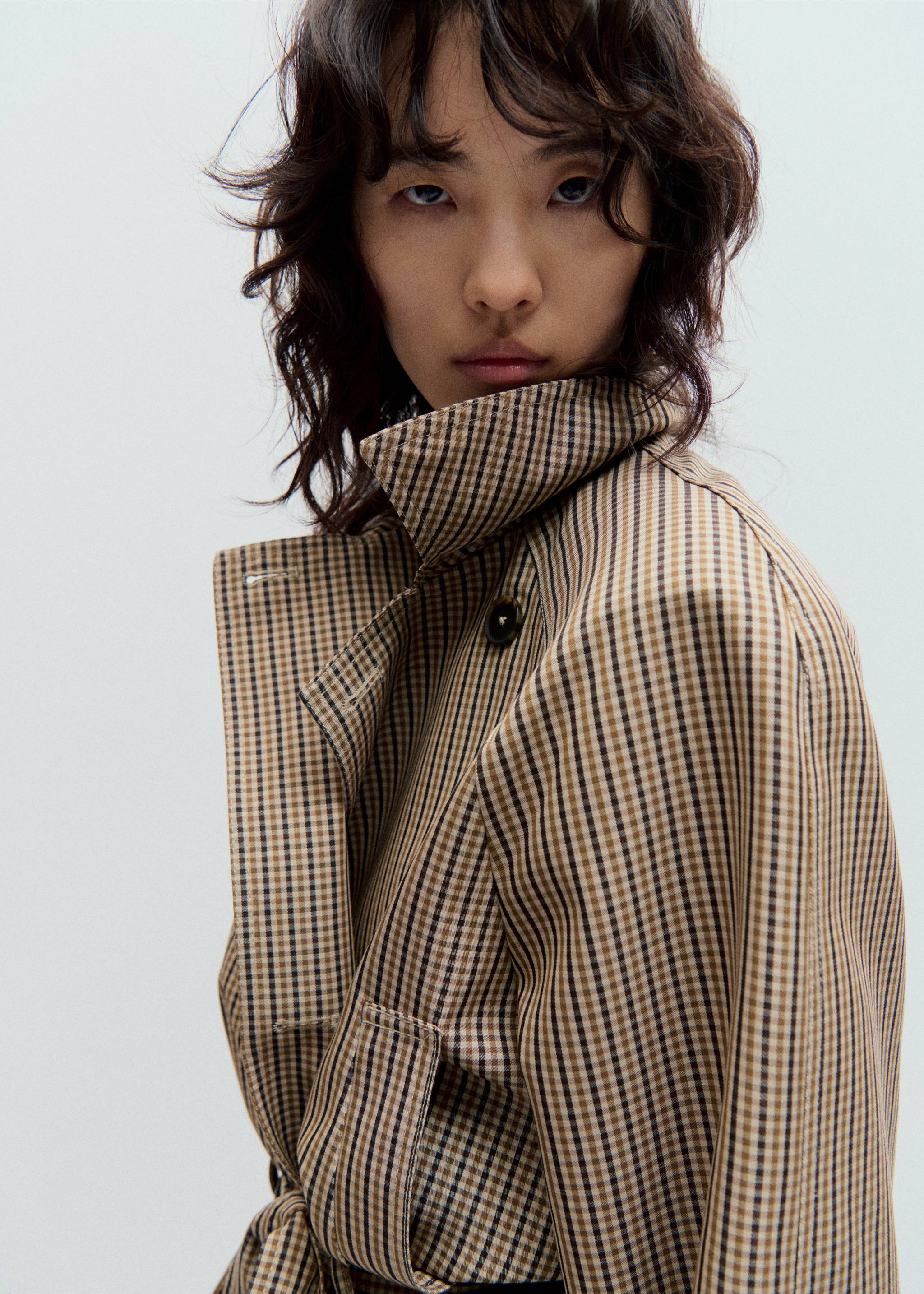 Short checked trench coat with belt - Details of the article 3, Beige. Ref: 37054100-00.