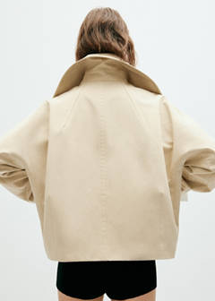 Short trench coat with wide lapels — Beige 3