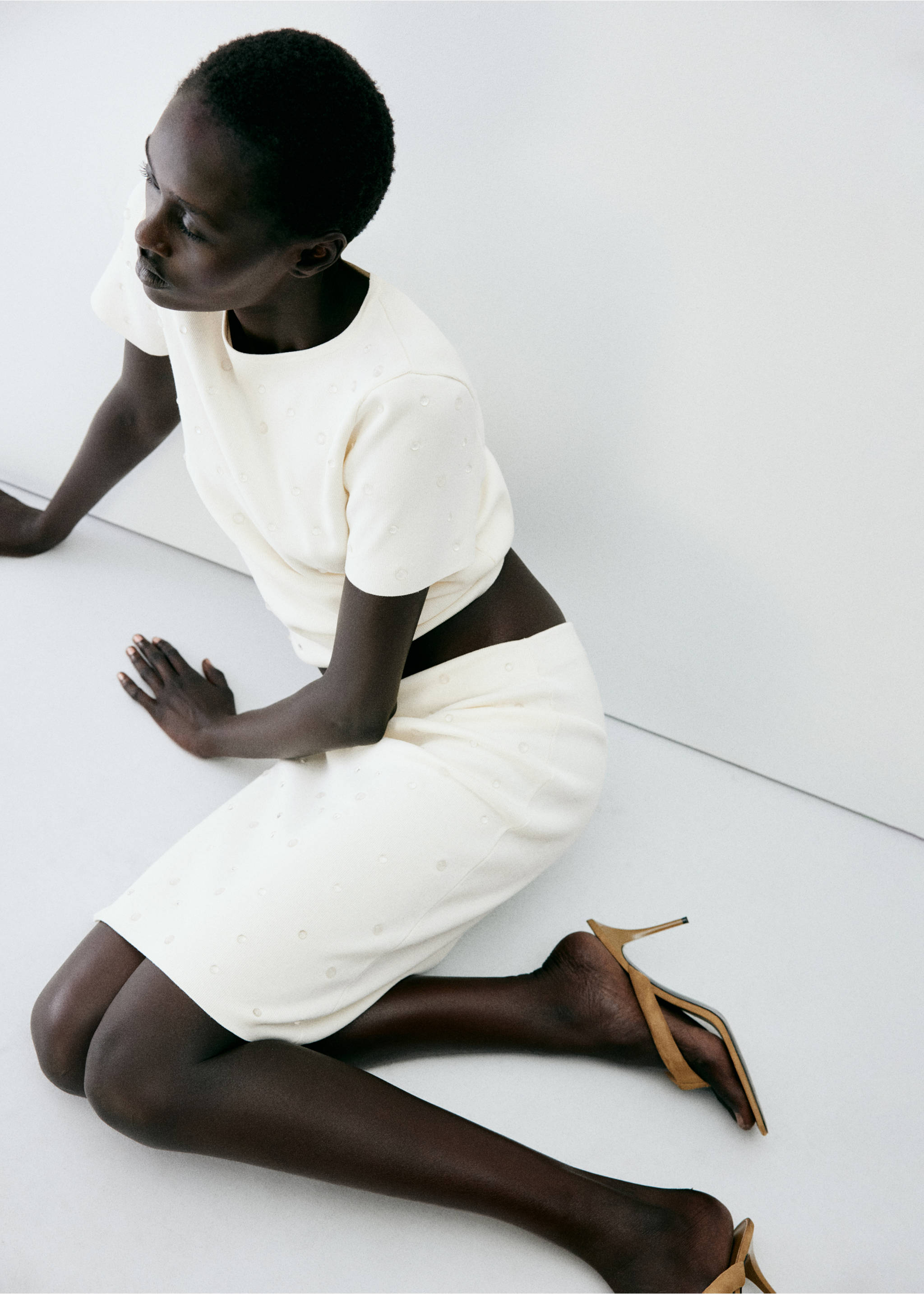 Transparent-pearl knit skirt - Details of the article 1, Ecru. Ref: 37054107-00.