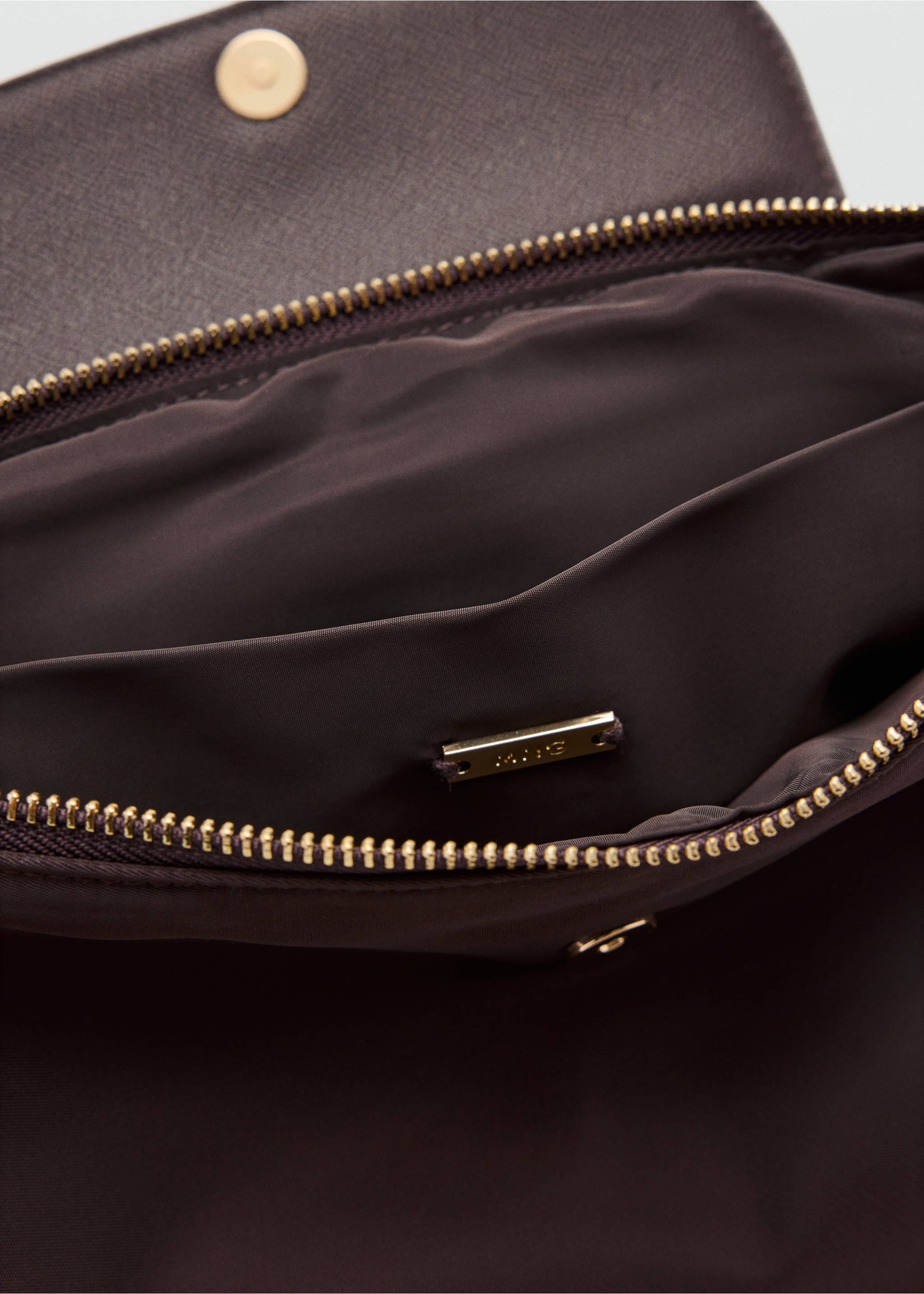 Nylon toiletry bag with handle - Details of the article 1, Chocolate. Ref: 37054109-00.