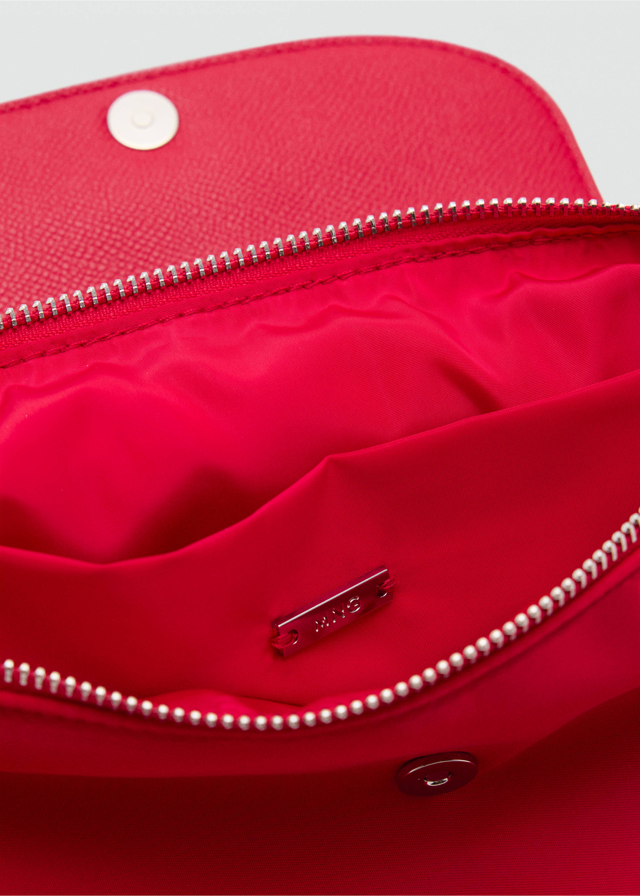 Nylon toiletry bag with handle - Details of the article 1, Red. Ref: 37054109-00.