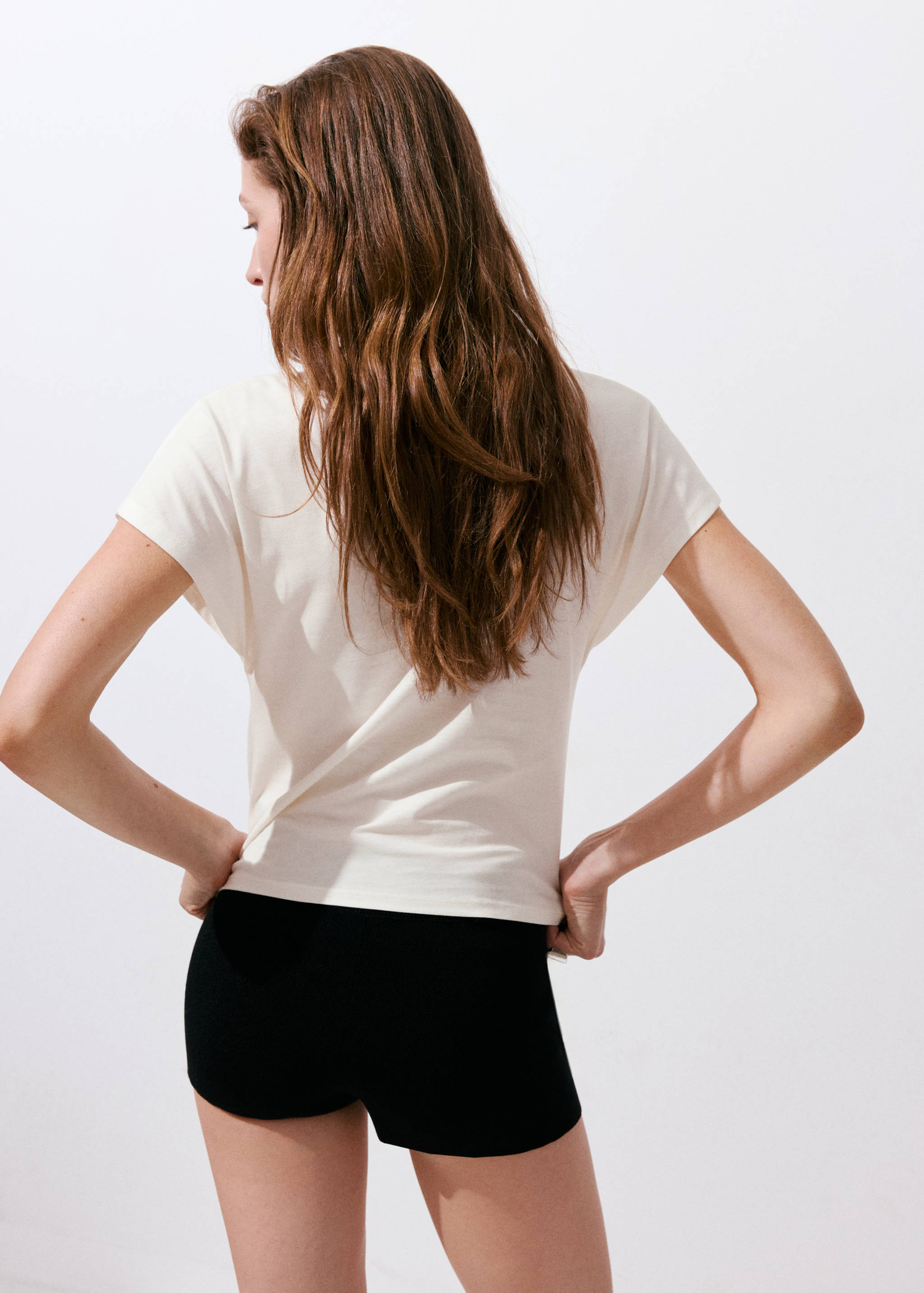 Cotton t-shirt with asymmetrical hem - Reverse of the article