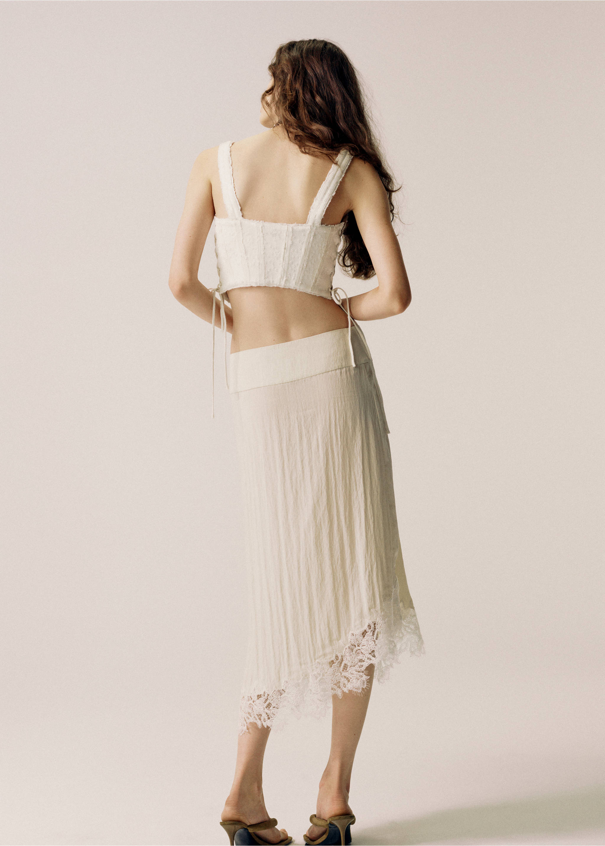 Asymmetric skirt with lace detail - Reverse of the article, Ecru. Ref: 37054113-00.