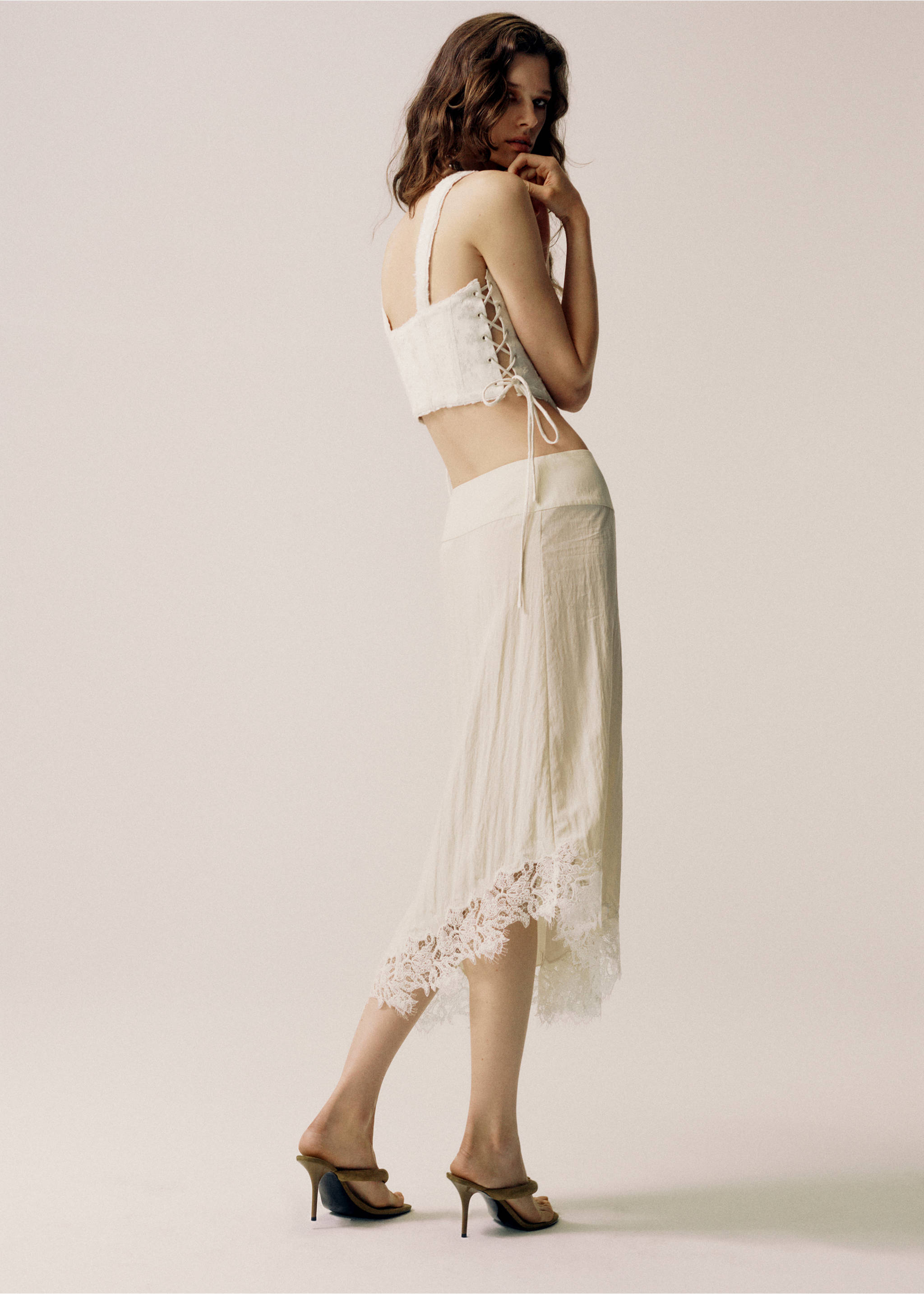 Asymmetric skirt with lace detail - Details of the article 1, Ecru. Ref: 37054113-00.