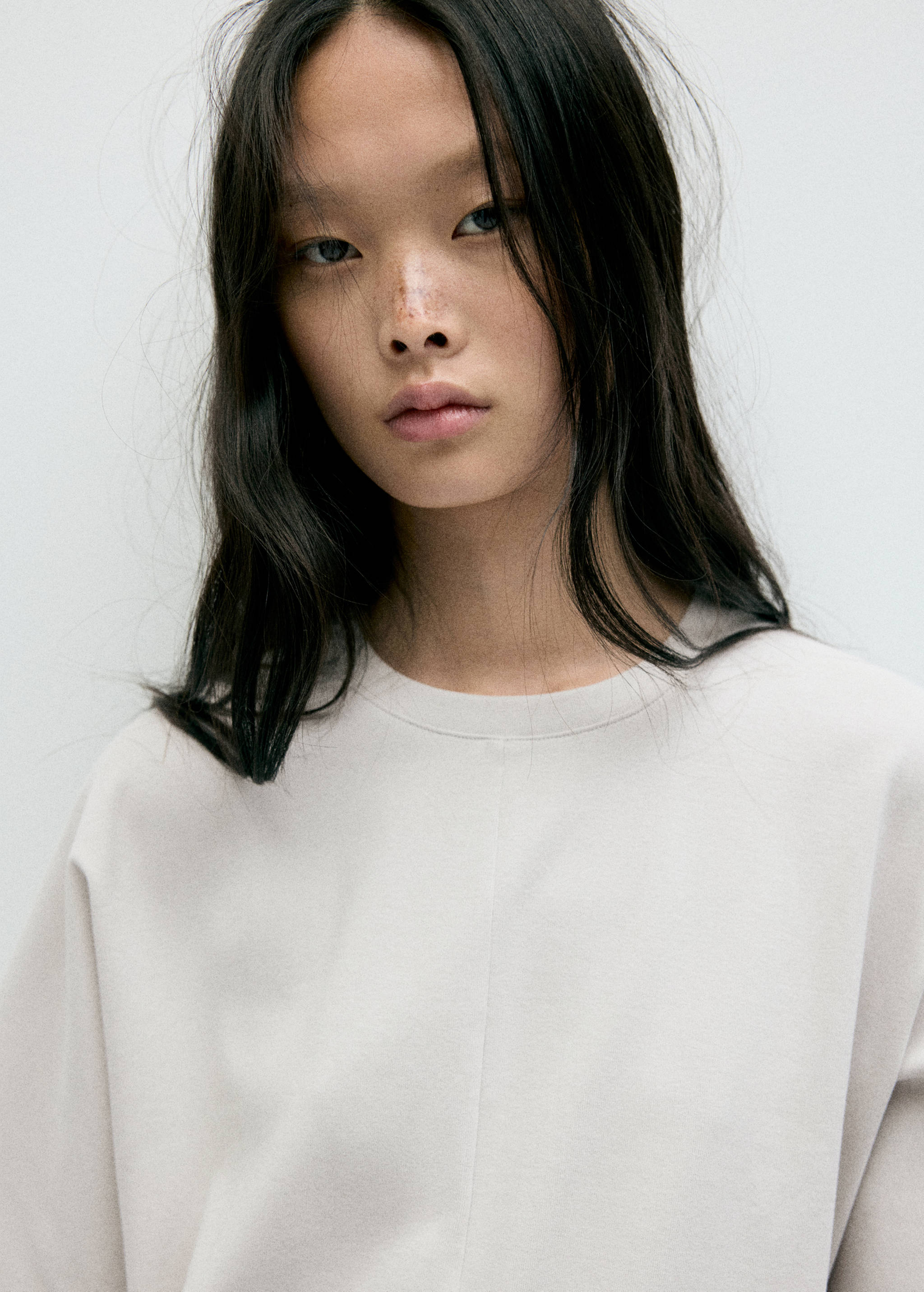 Oversized T-shirt with stitching detail - Details of the article 1