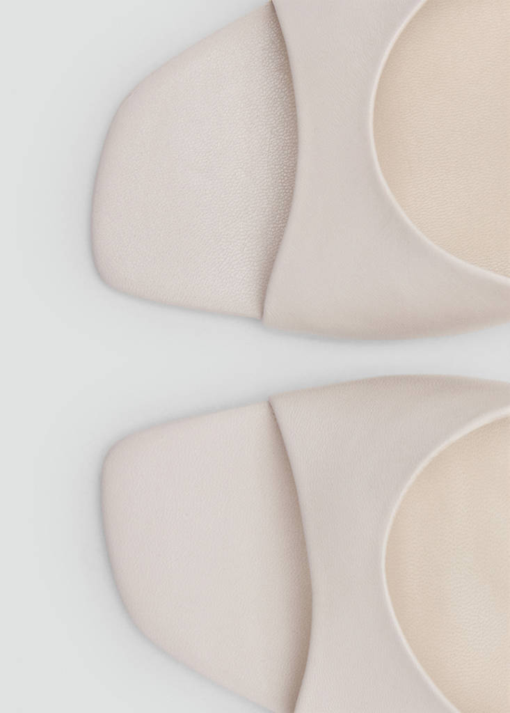 Leather stiletto heel sandal — Ecru