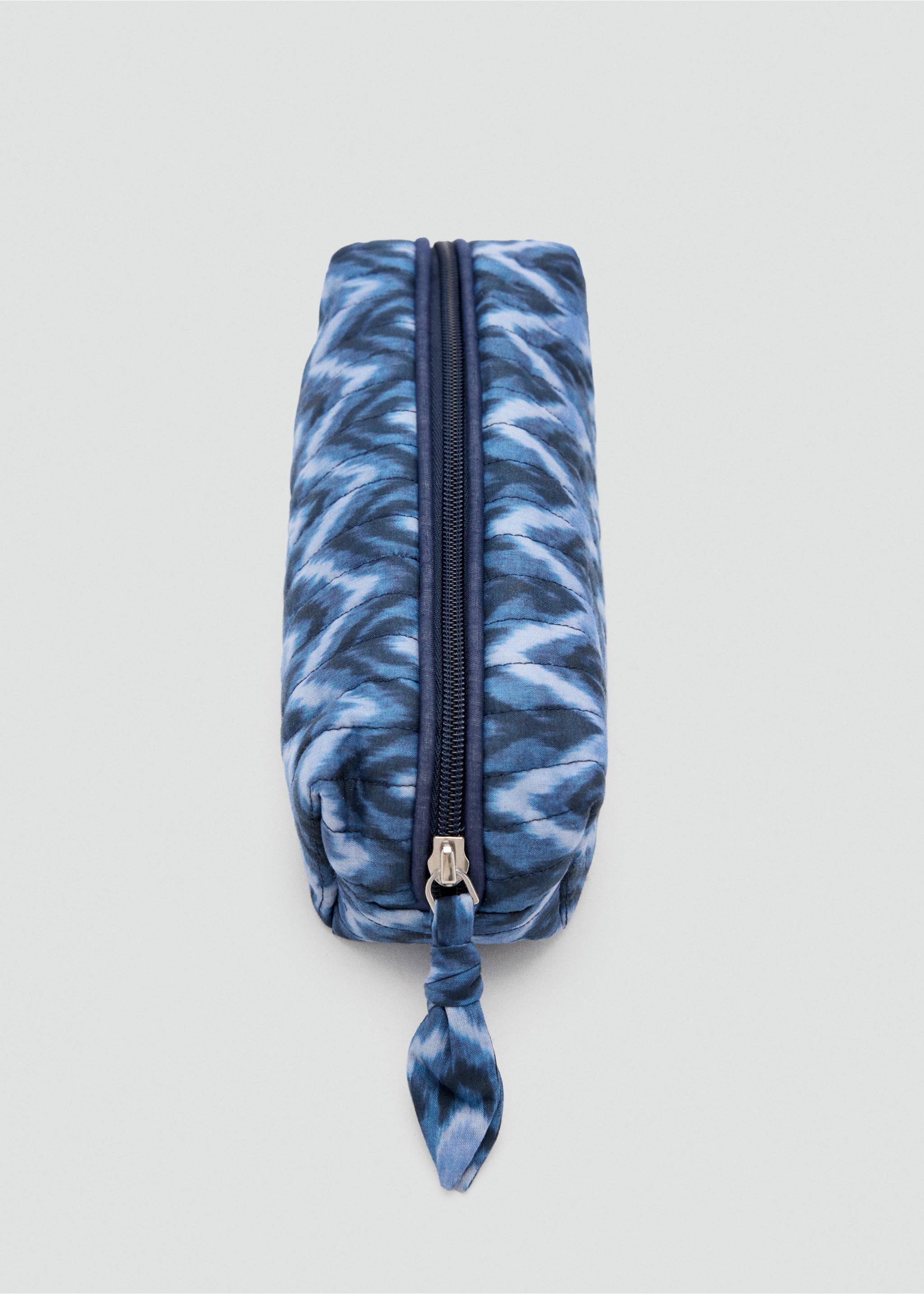 Estuche estampado tie-dye - Detalle del artículo 1, Azul. Ref: 37054411-00.