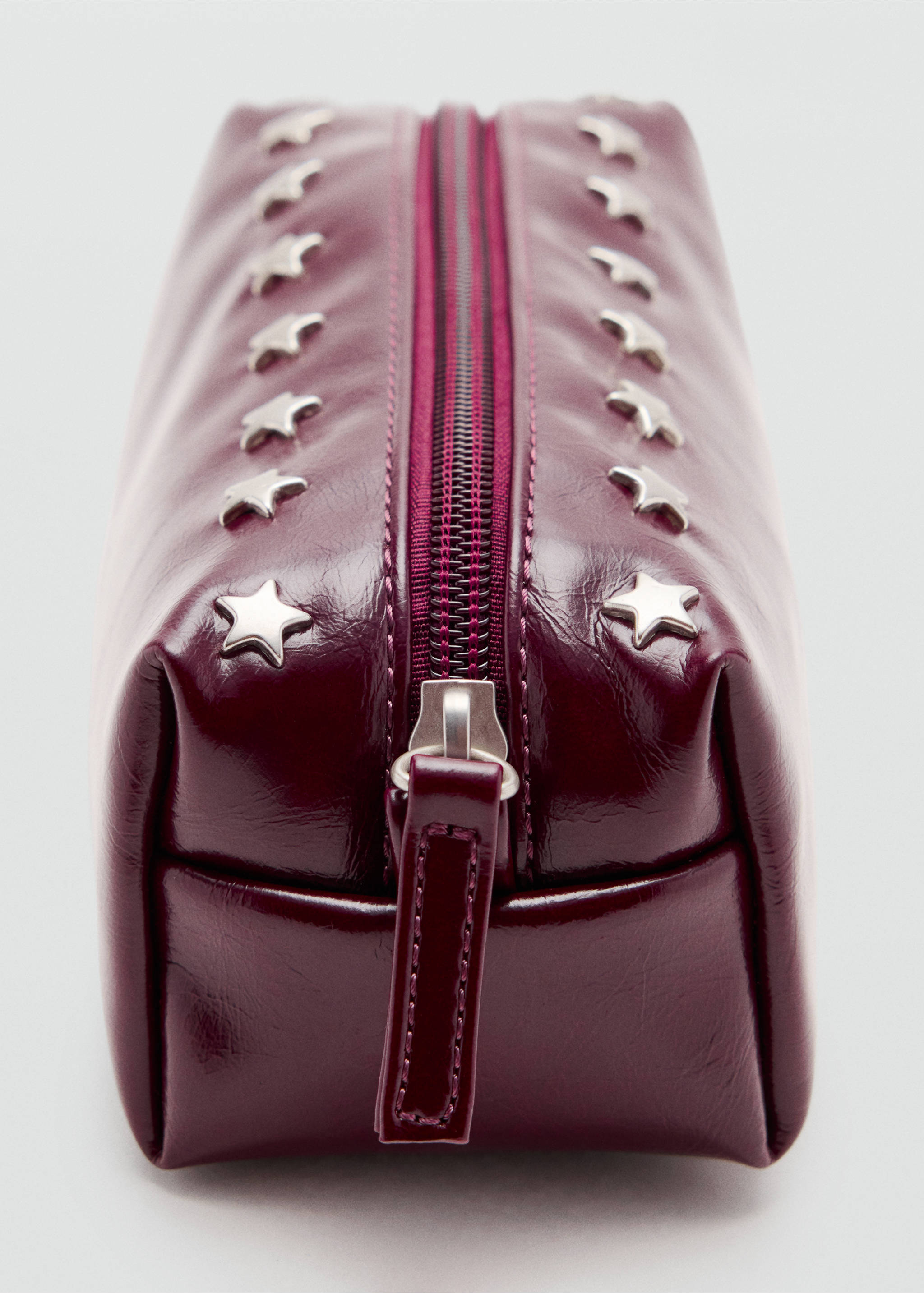 Star studded case - Details of the article 1, Maroon. Ref: 37054413-00.