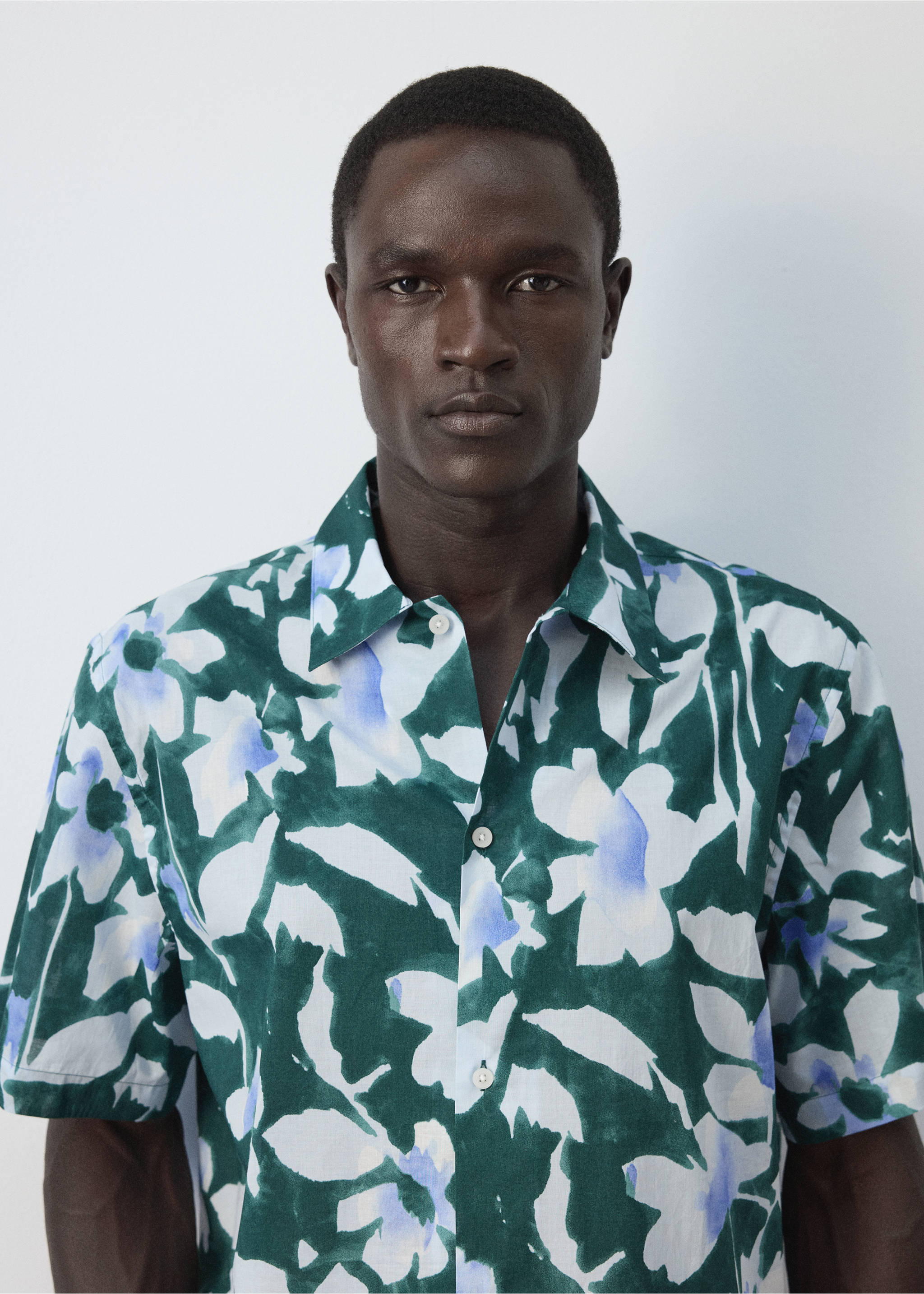 100% cotton printed shirt - Details of the article 1, Emerald Green. Ref: 37054417-00.