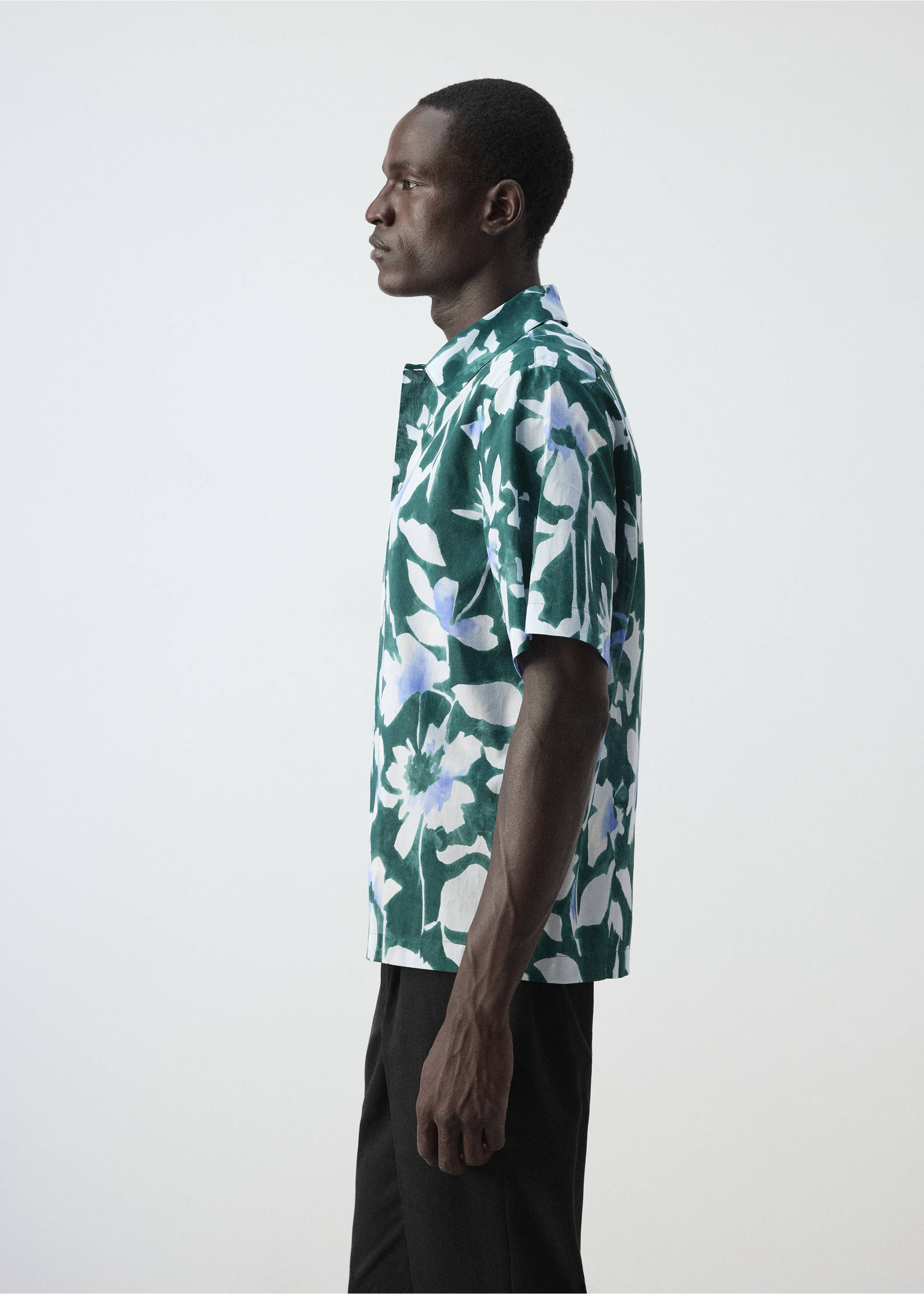 100% cotton printed shirt - Details of the article 2, Emerald Green. Ref: 37054417-00.