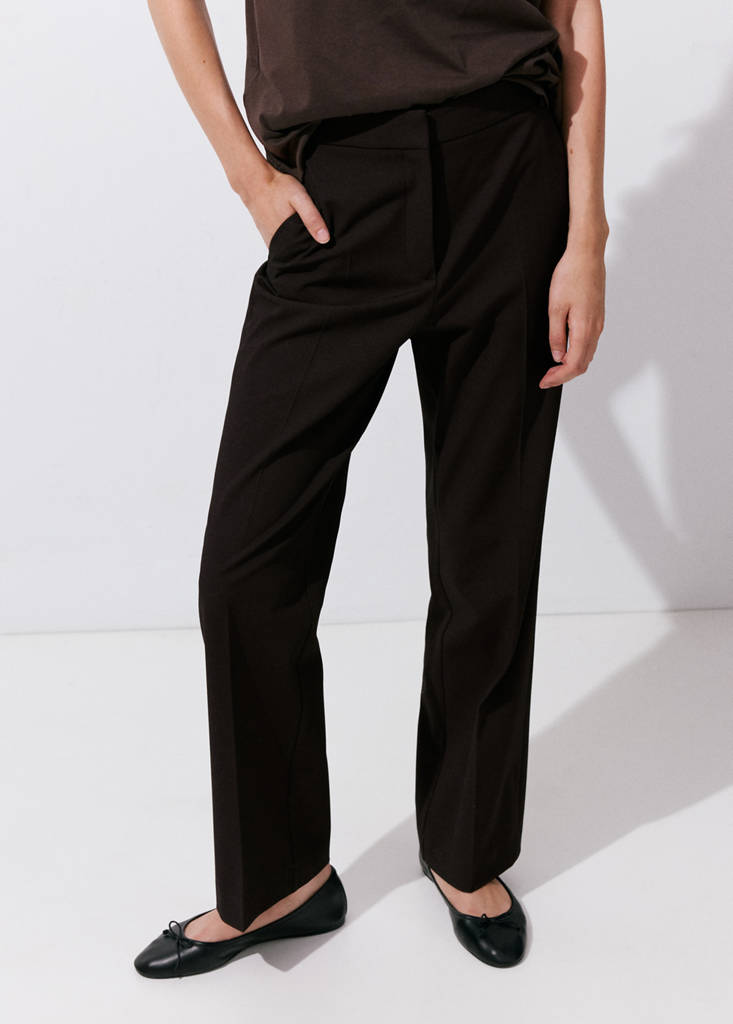 Straight mid-rise trousers — Chocolate