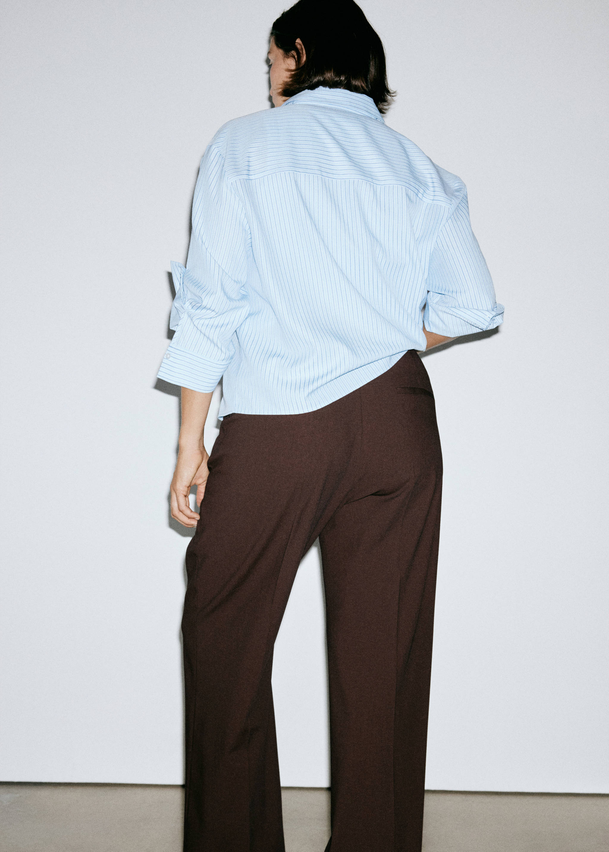 Straight mid-rise trousers - Details of the article 4