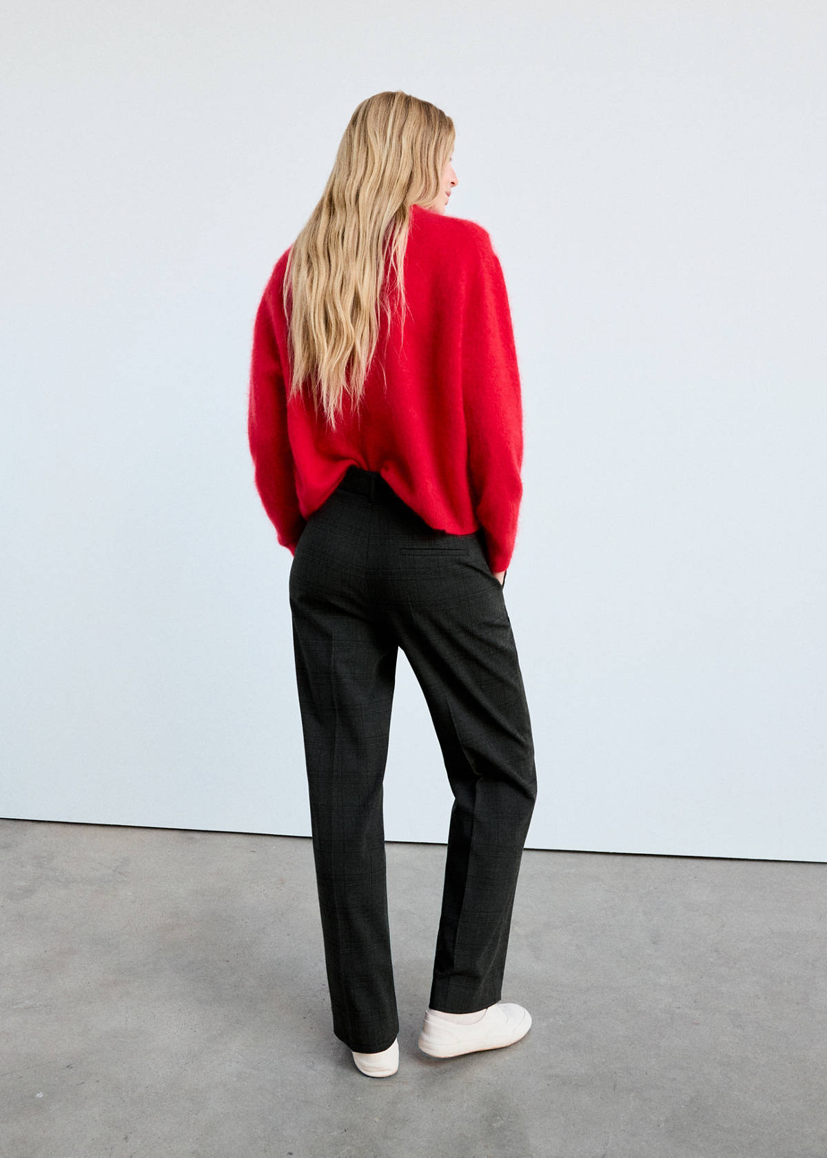 Straight mid-rise trousers — Grey