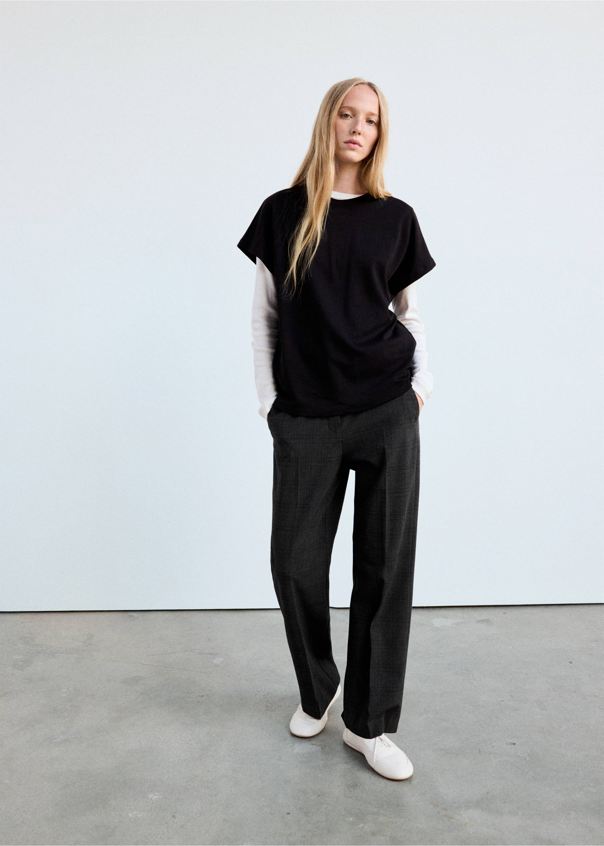 Pantalon droit taille normale - Plan général, Noir. Ref: 37054422-00.
