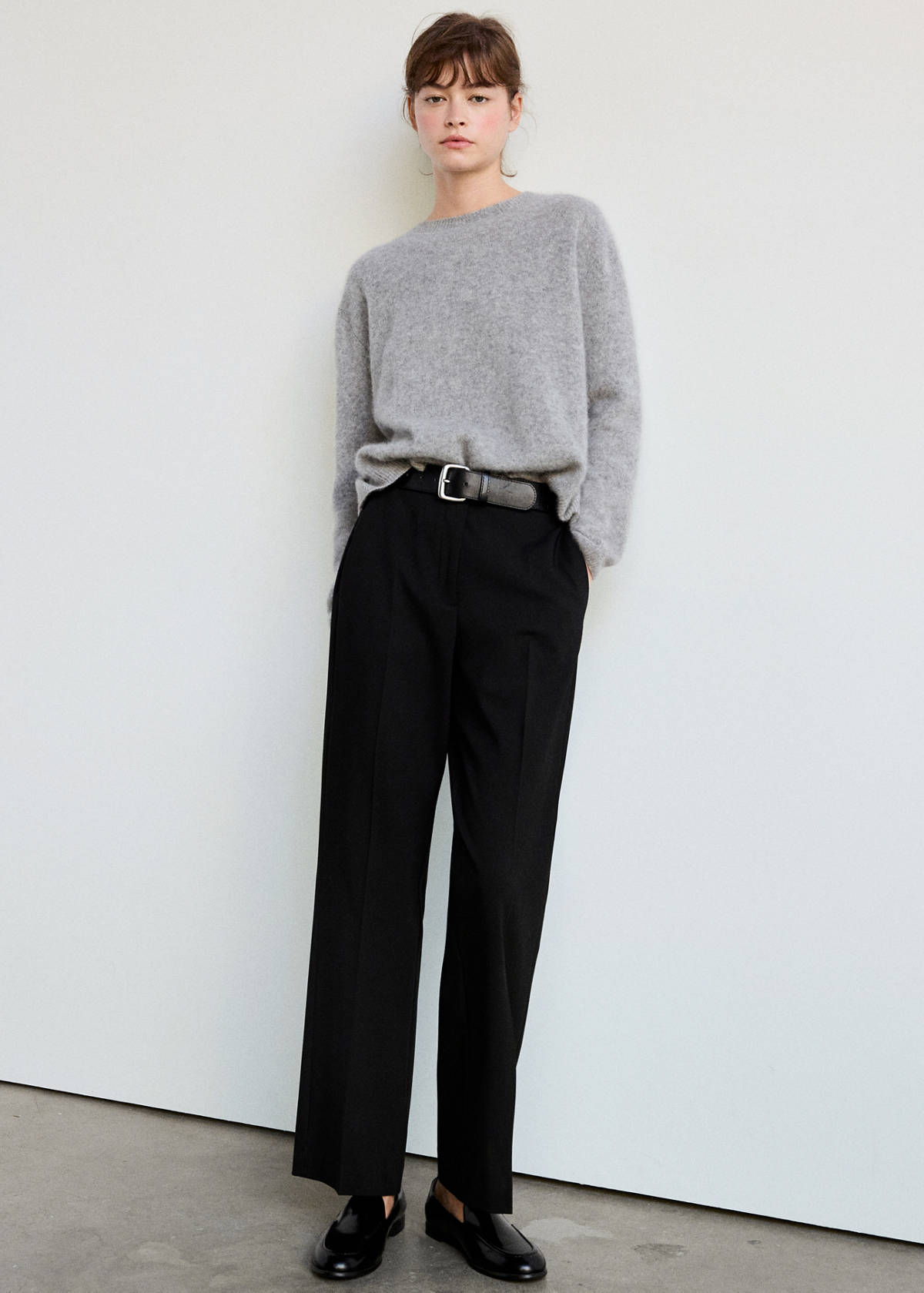 Straight mid-rise trousers — Black